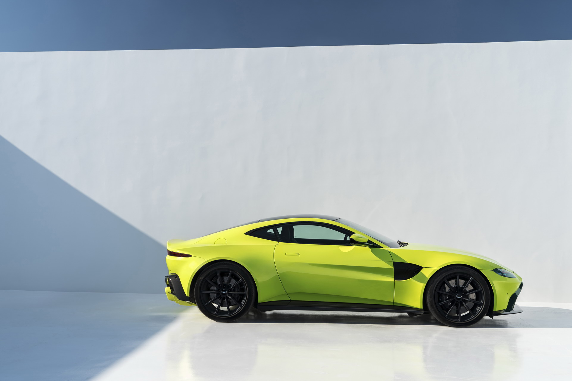 Aston Martin Vantage-2 Aston Martin Considering Vantage With Mercedes Inline-Six