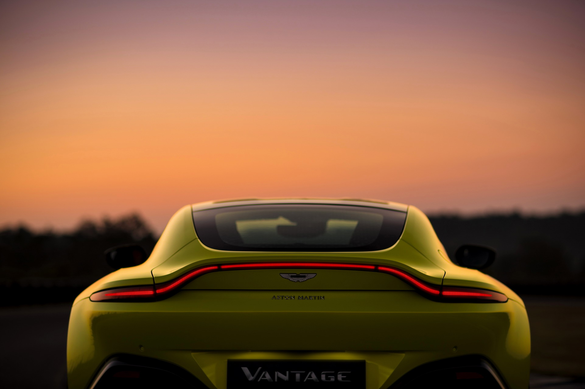 Aston Martin Vantage-4 Aston Martin Considering Vantage With Mercedes Inline-Six