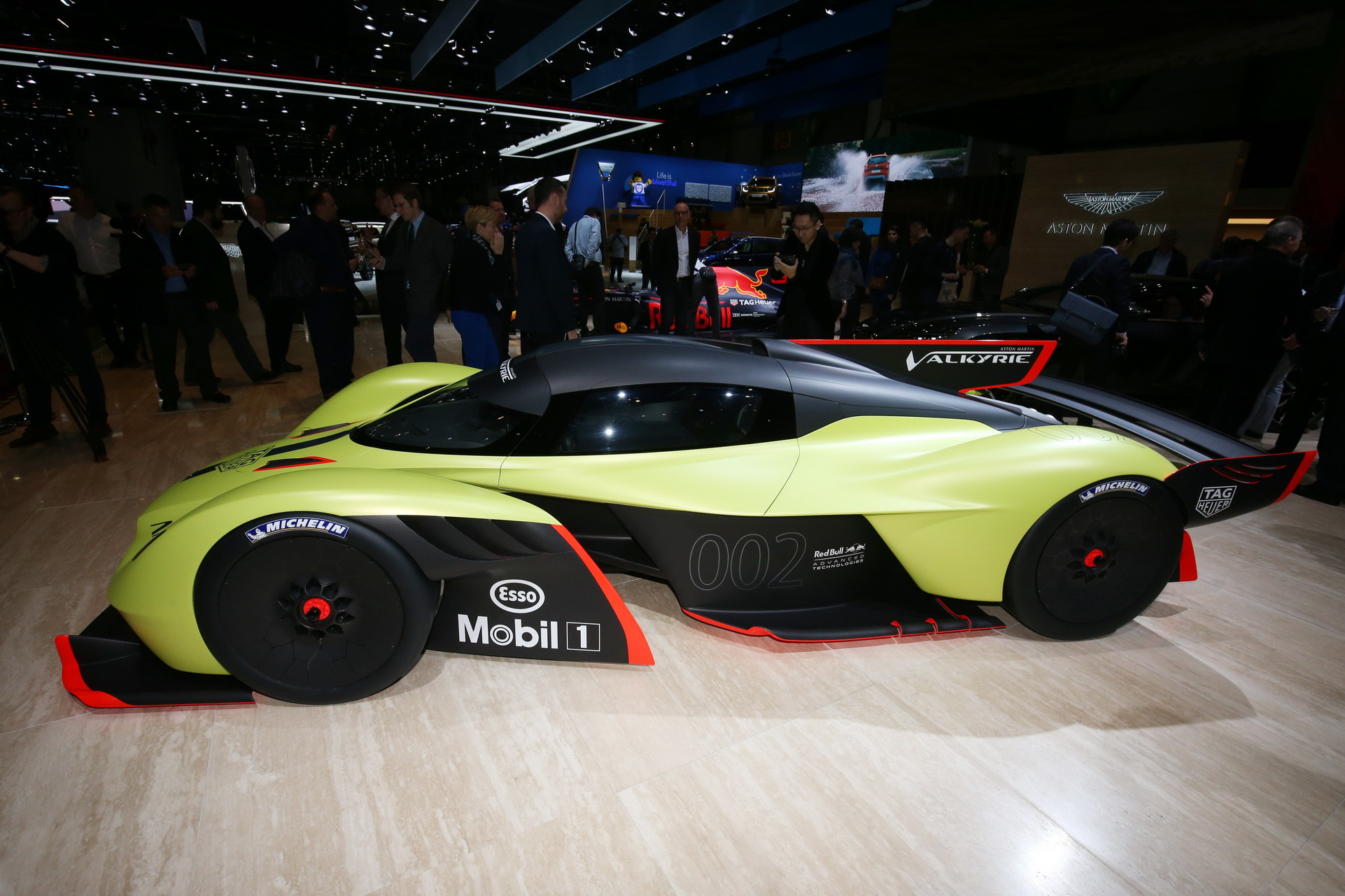 Aston-Valkyrie-1 Aston Martin Valkyrie AMR Pro Is Geneva’s Bright Lime Star