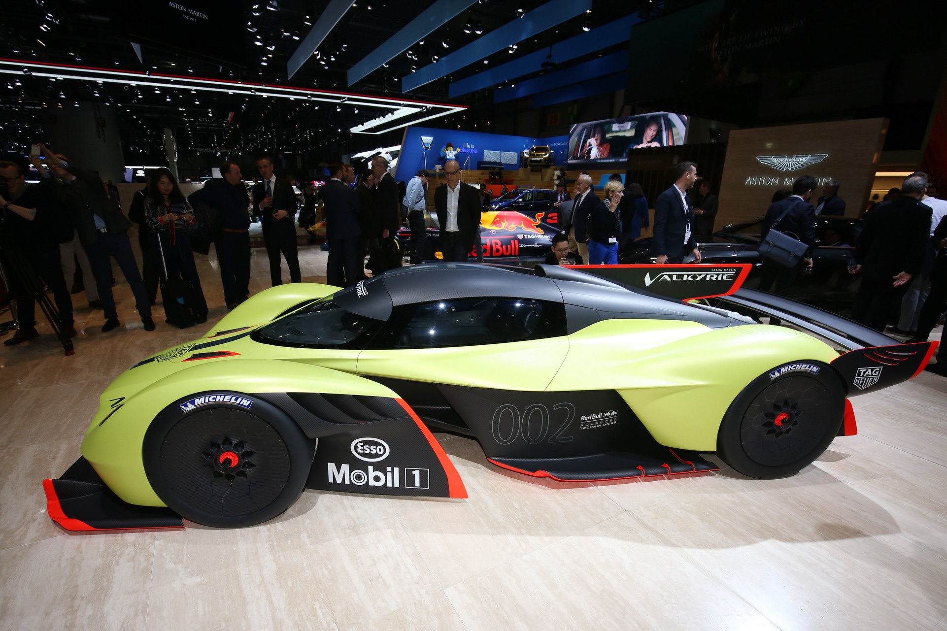 Aston-Valkyrie-3 Aston Martin Valkyrie AMR Pro Is Geneva’s Bright Lime Star