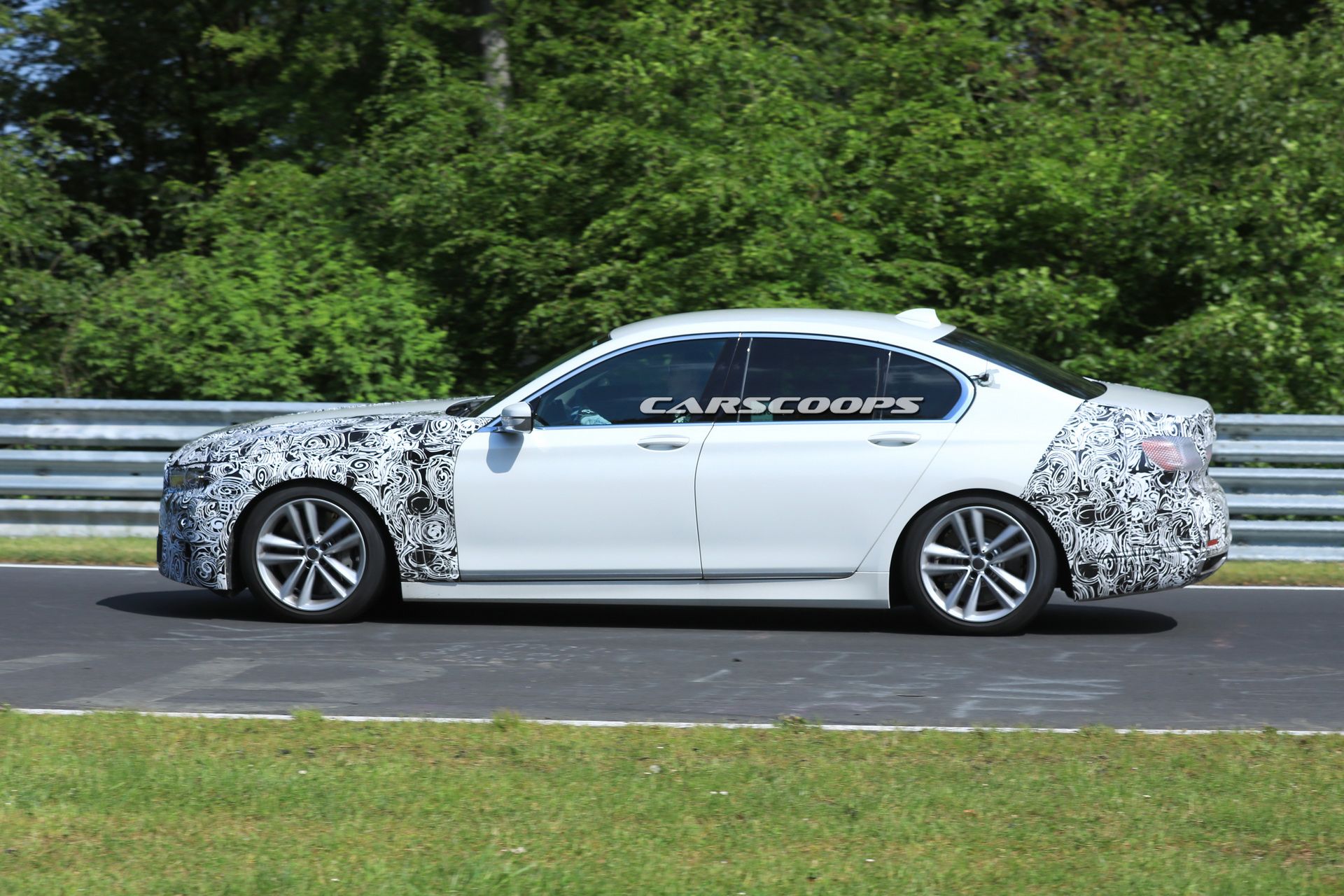 BMW-7-Facelift-07 Facelifted 2019 BMW 7-Series Spied In Base And M760Li xDrive Forms