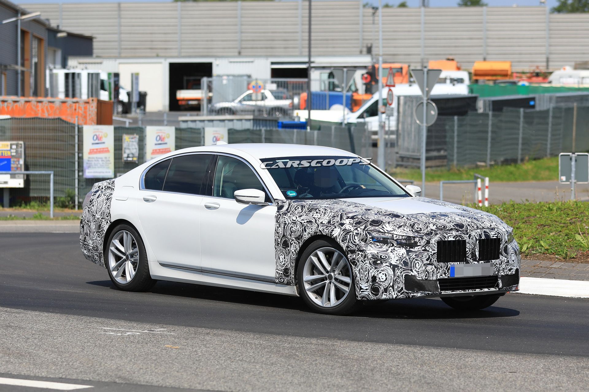BMW-7-Facelift-12 Facelifted 2019 BMW 7-Series Spied In Base And M760Li xDrive Forms