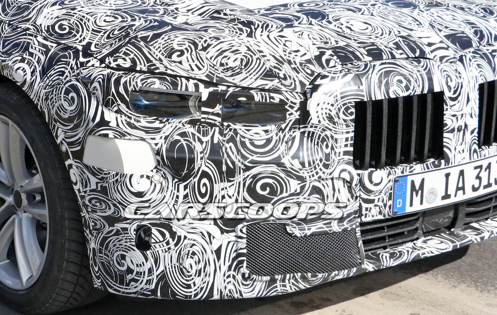 BMW 7 Series Facelift 3 copy Facelifted 2019 BMW 7-Series Spied In Base And M760Li xDrive Forms