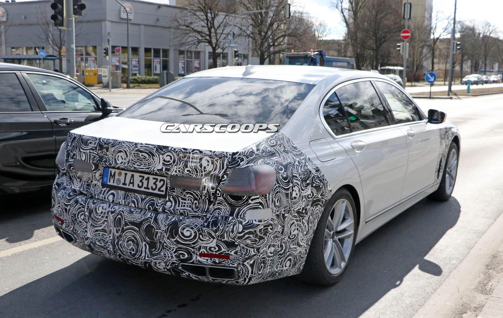 BMW 7 Series Facelift 5 copy Facelifted 2019 BMW 7-Series Spied In Base And M760Li xDrive Forms