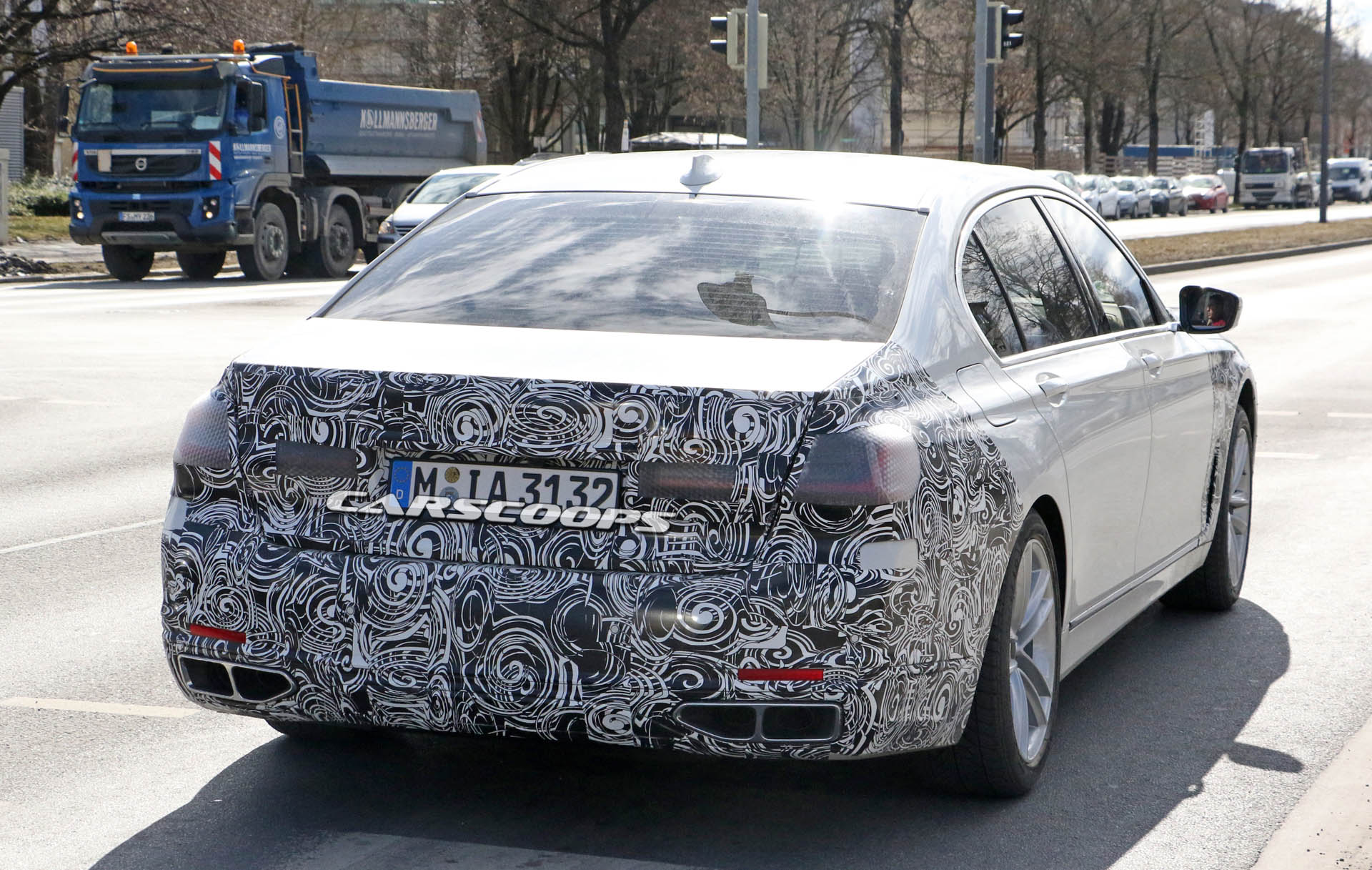 BMW 7 Series Facelift 6 copy Facelifted 2019 BMW 7-Series Spied In Base And M760Li xDrive Forms
