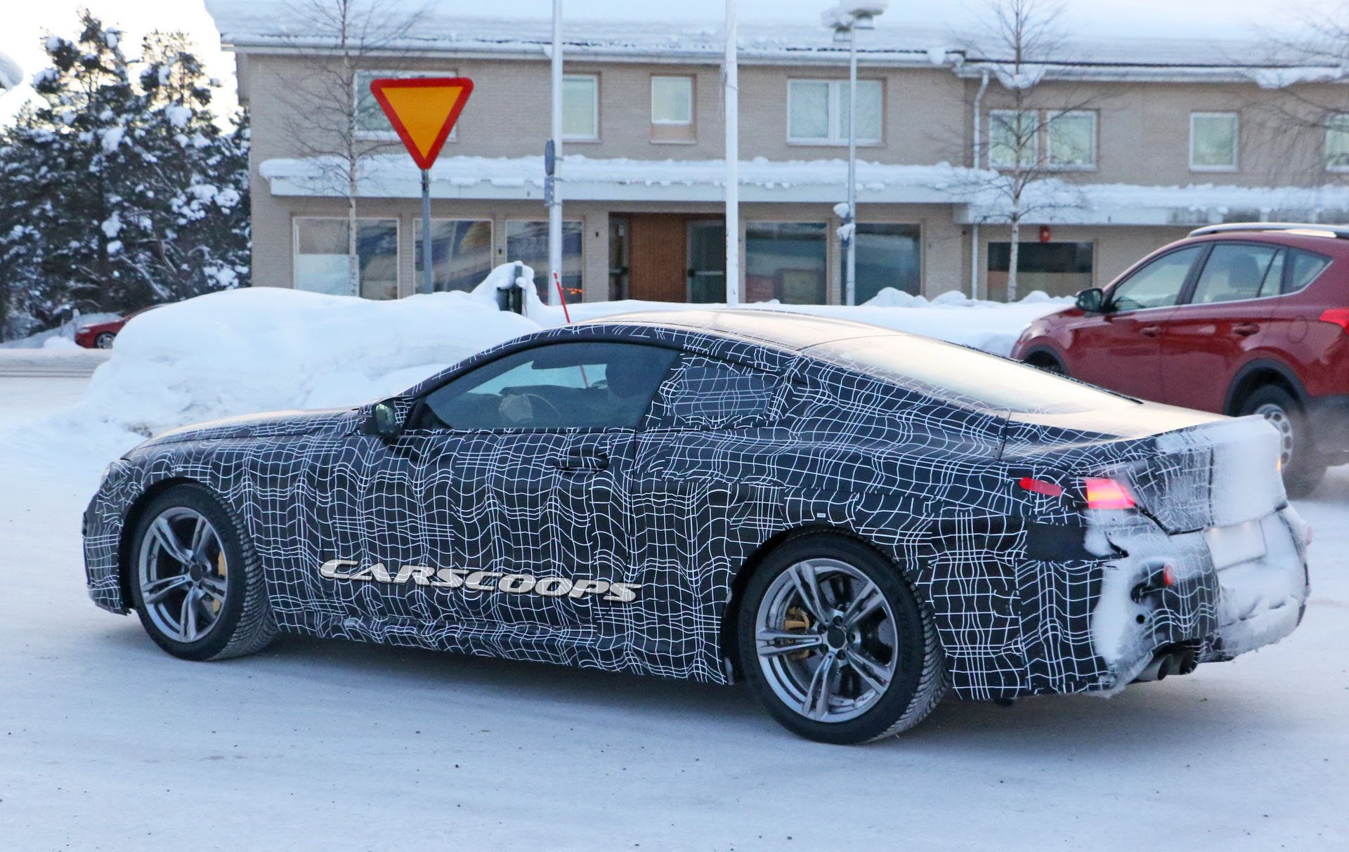 BMW-M8-Coupe-09 2019 BMW M8: One More Look At The Real Thing Before The Concept Shows Up