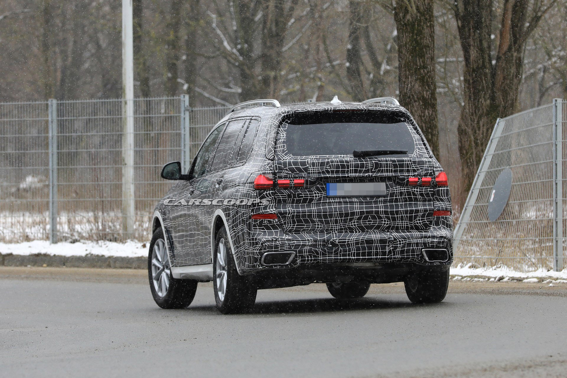 BMW-X7-14 Scoop: BMW X7 Drops More Camo And Wears M Sport Pack