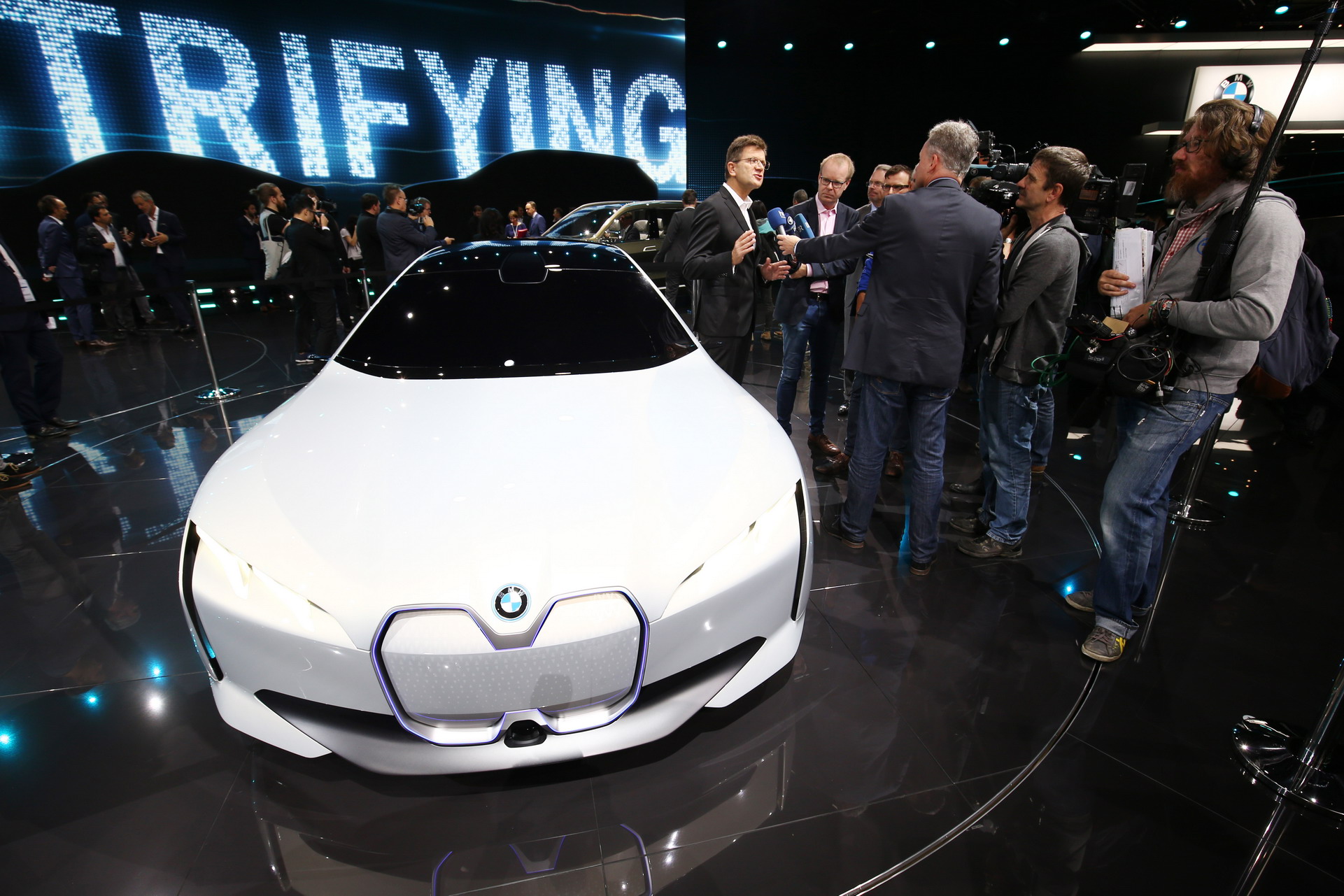 BMW-i-Vision-Dynamics-3 BMW Says Upcoming i4 Will Travel Up To 435 Miles On A Single Charge