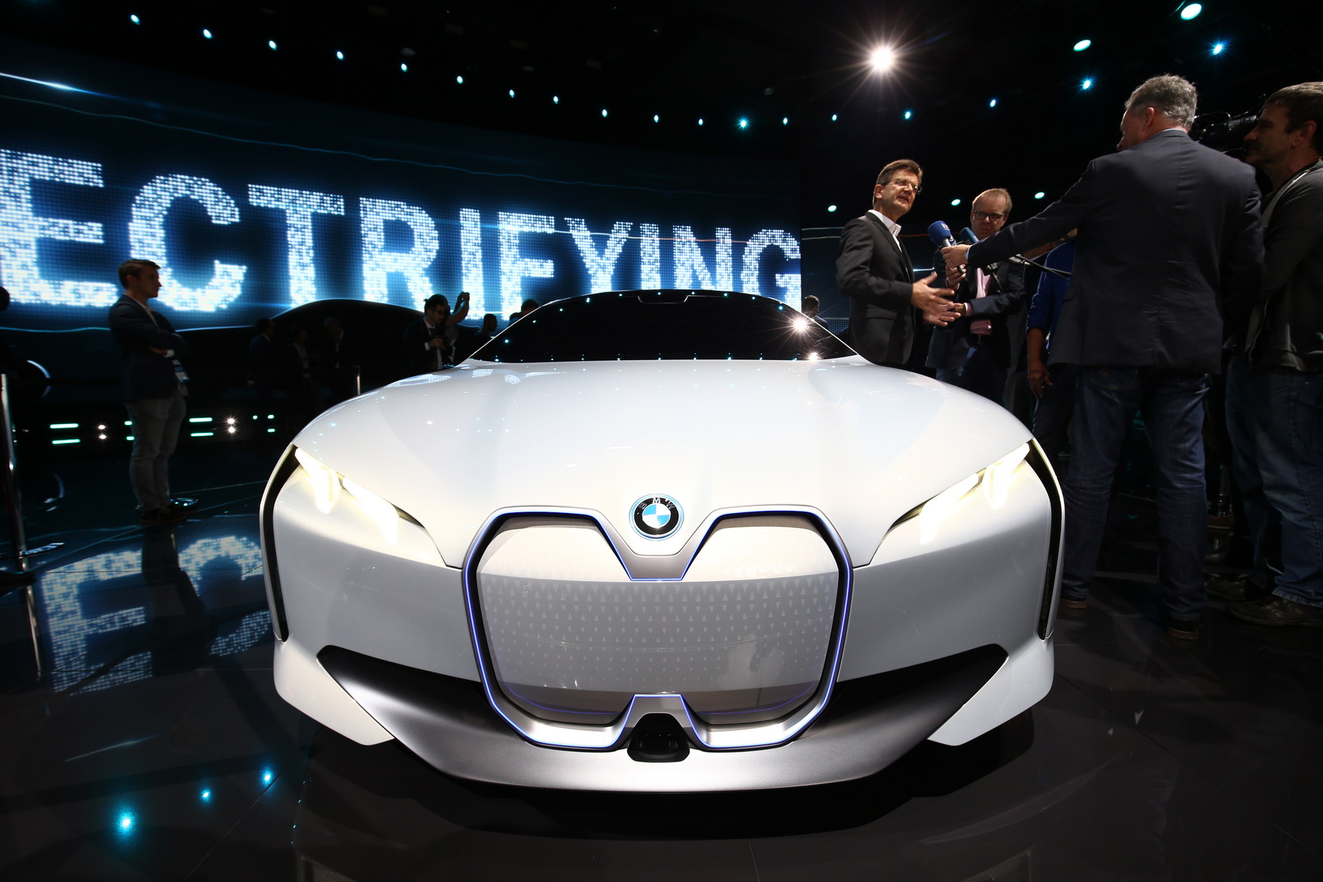 BMW-i-Vision-Dynamics-4 BMW Says Upcoming i4 Will Travel Up To 435 Miles On A Single Charge