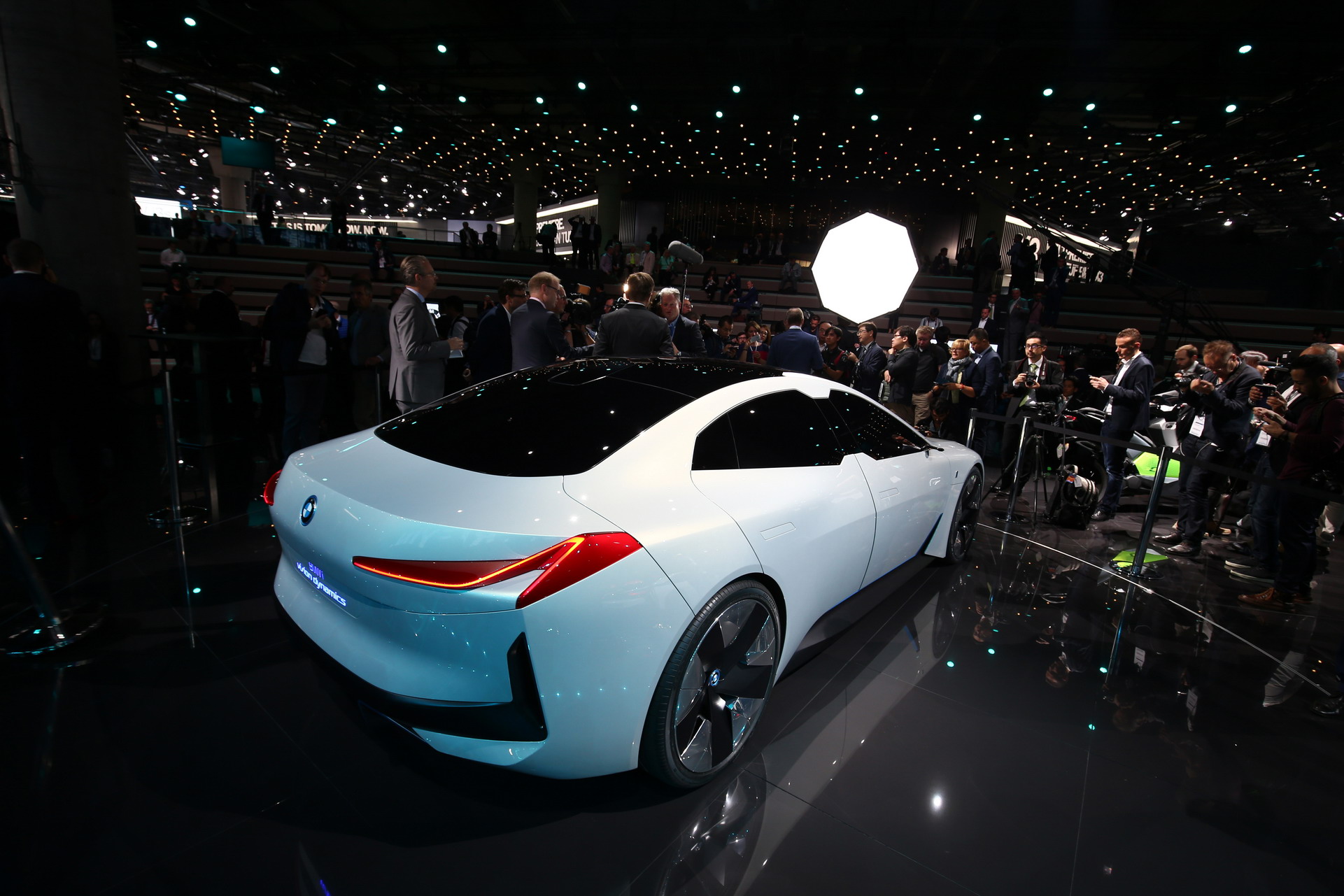BMW-i-Vision-Dynamics-5 BMW Says Upcoming i4 Will Travel Up To 435 Miles On A Single Charge