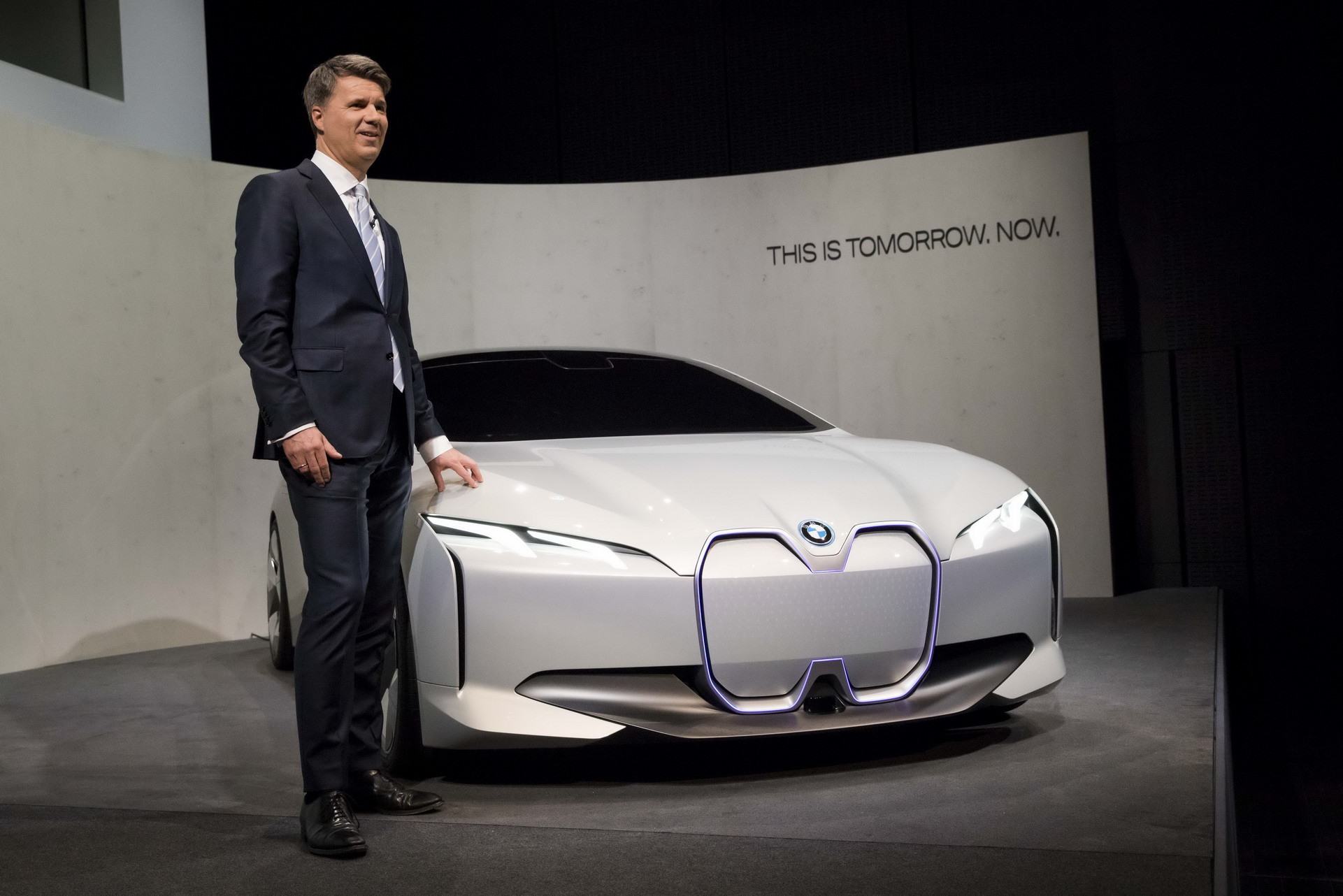 BMW-i-Vision-Dynamics-6 BMW Says Upcoming i4 Will Travel Up To 435 Miles On A Single Charge