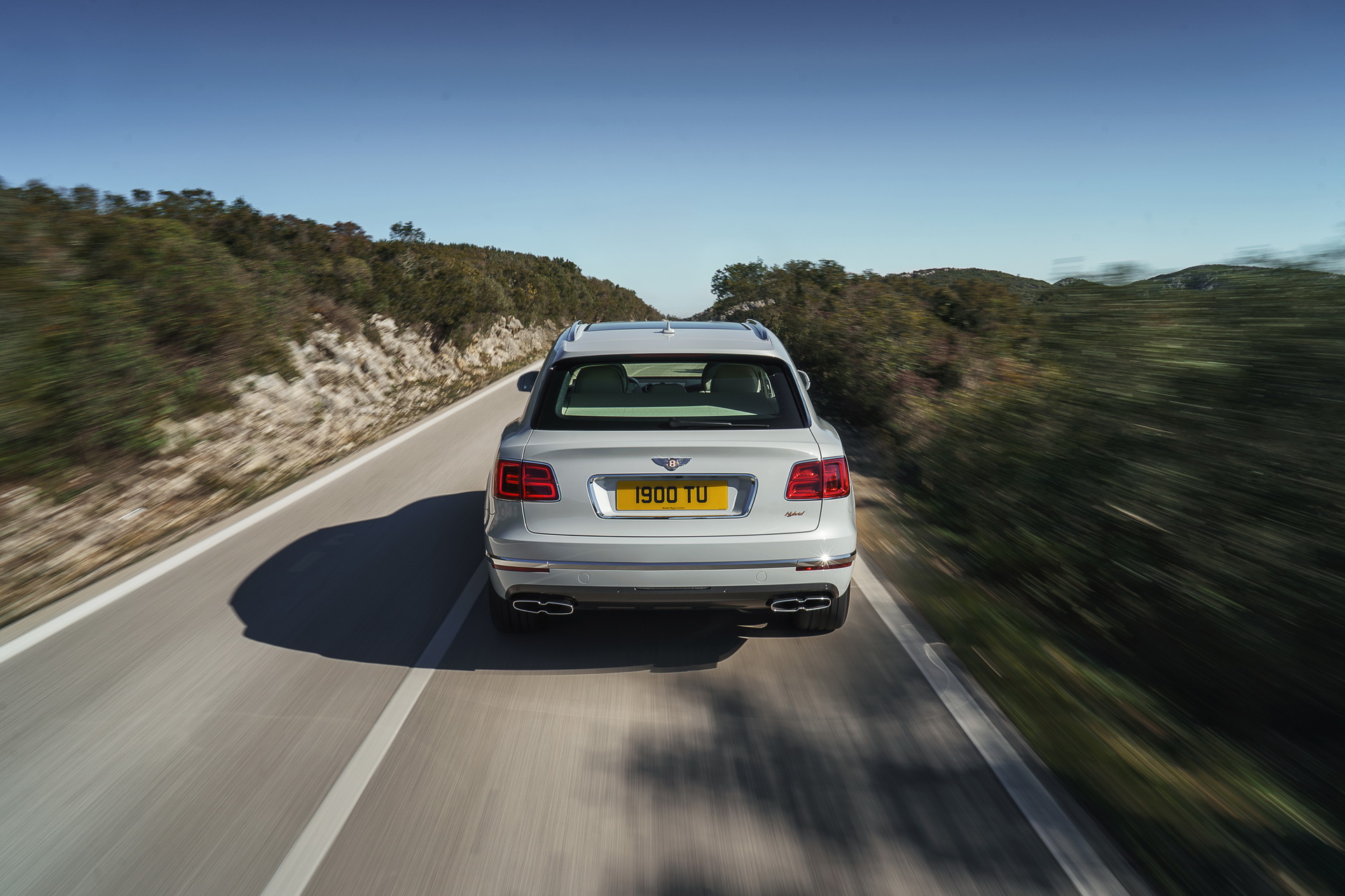 Bentley-Bentayga-Hybrid-04 Even The Navigation System In Bentley’s Hybrid Bentayga Helps You Save Fuel