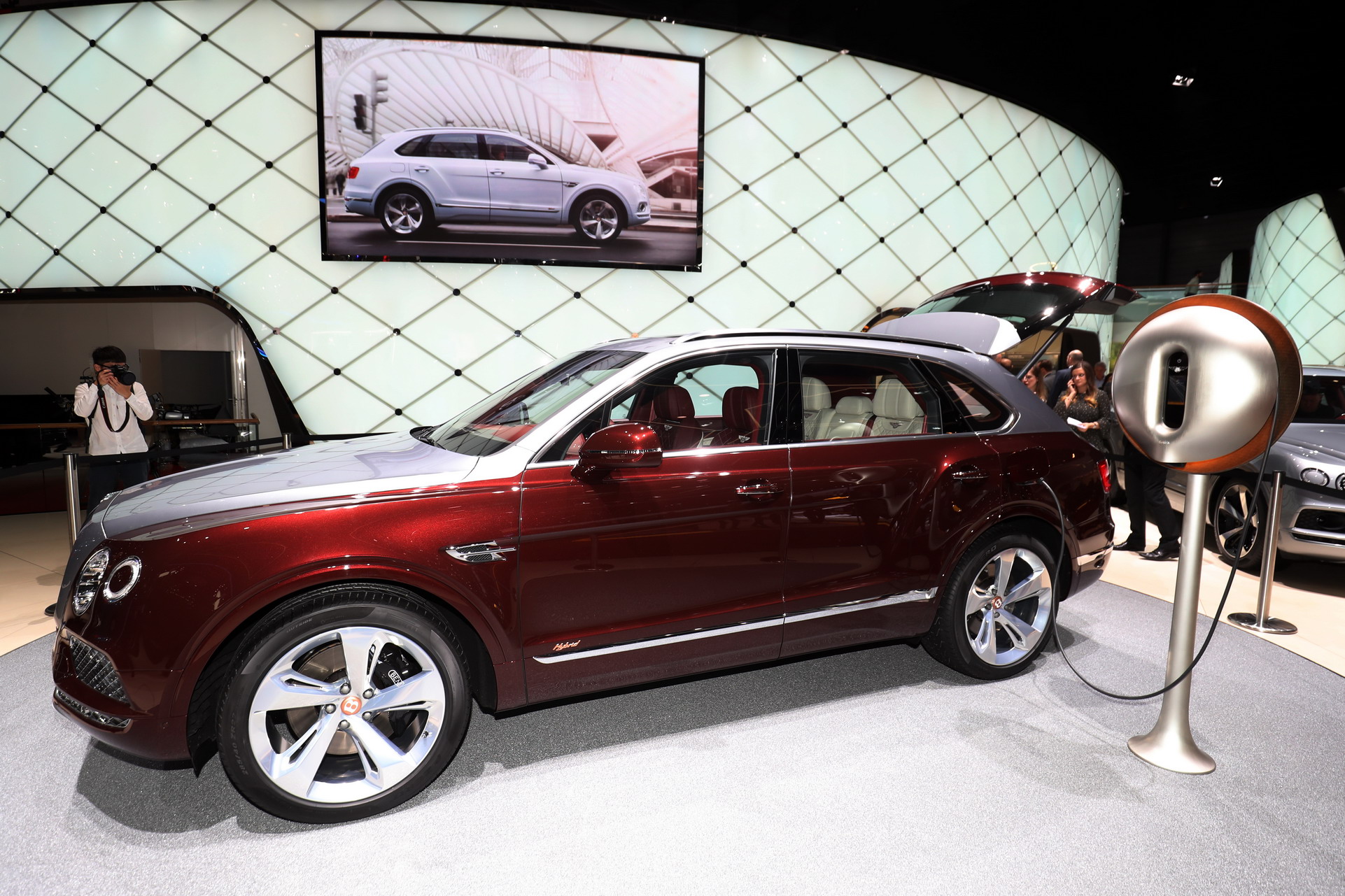 Bentley-Bentayga-Hybrid-1 Bentley Tapped Philippe Starck To Design Bentayga Hybrid’s Charger