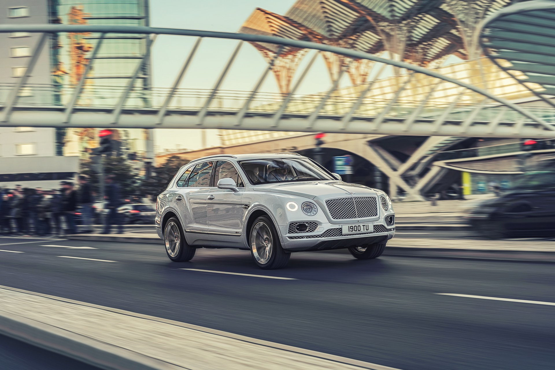 Bentley-Bentayga-Hybrid-1 Bentley Bentayga Hybrid Plugs Into The Future At Geneva