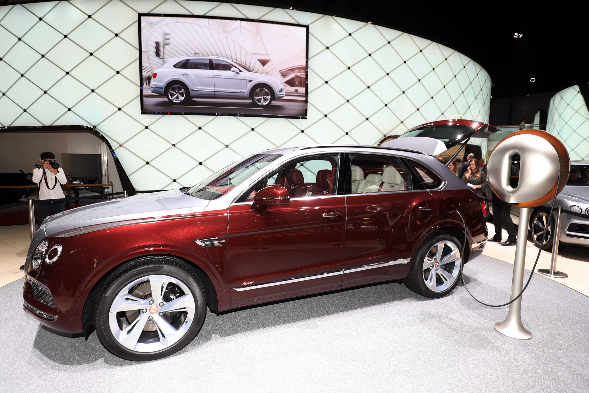 Bentley-Bentayga-Hybrid-10 Bentley Tapped Philippe Starck To Design Bentayga Hybrid’s Charger