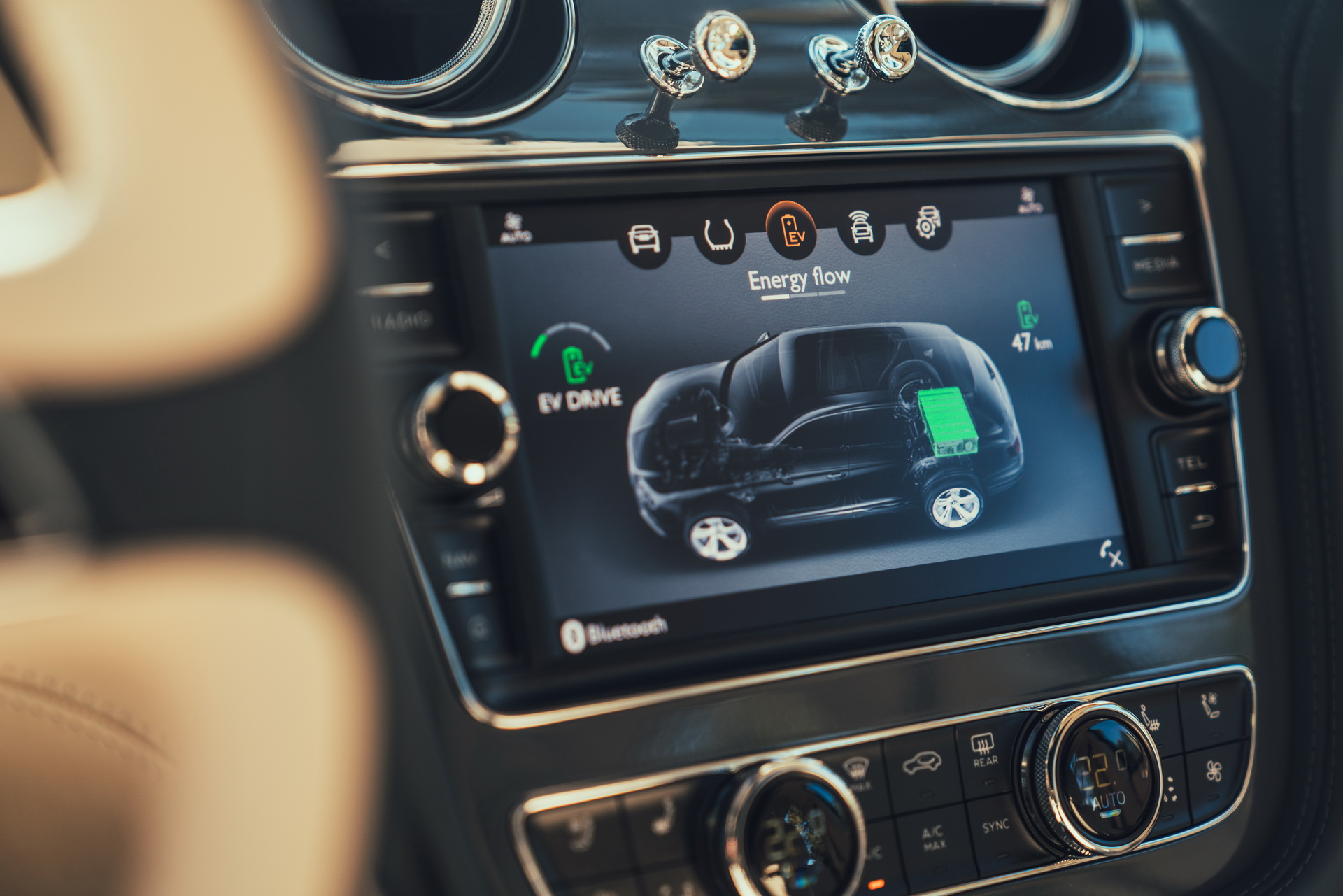 Bentley-Bentayga-Hybrid-11 Even The Navigation System In Bentley’s Hybrid Bentayga Helps You Save Fuel