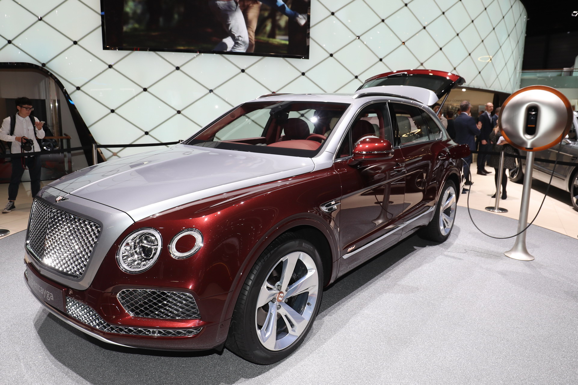 Bentley-Bentayga-Hybrid-12 Bentley Tapped Philippe Starck To Design Bentayga Hybrid’s Charger