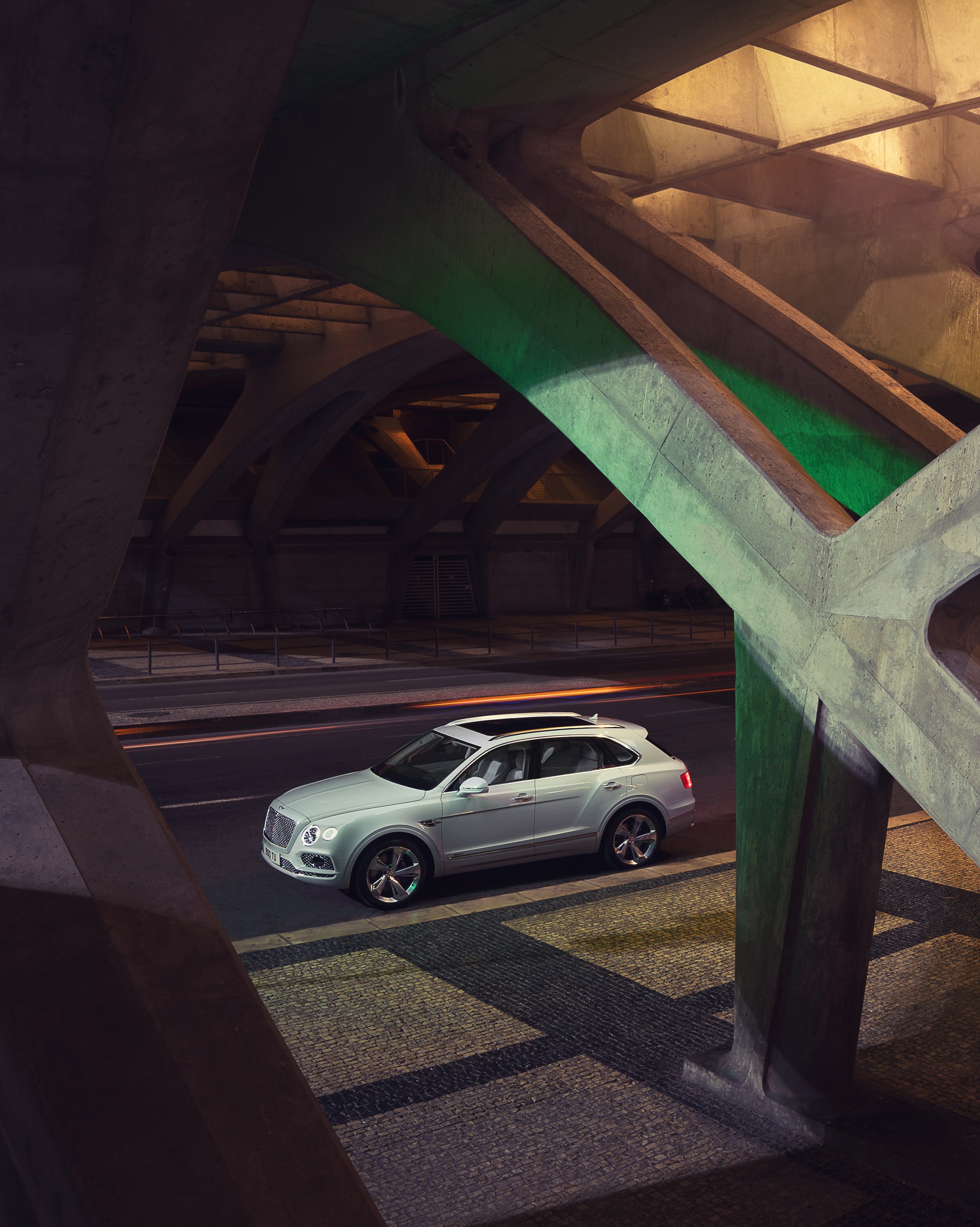 Bentley-Bentayga-Hybrid-15 Bentley Bentayga Hybrid Plugs Into The Future At Geneva