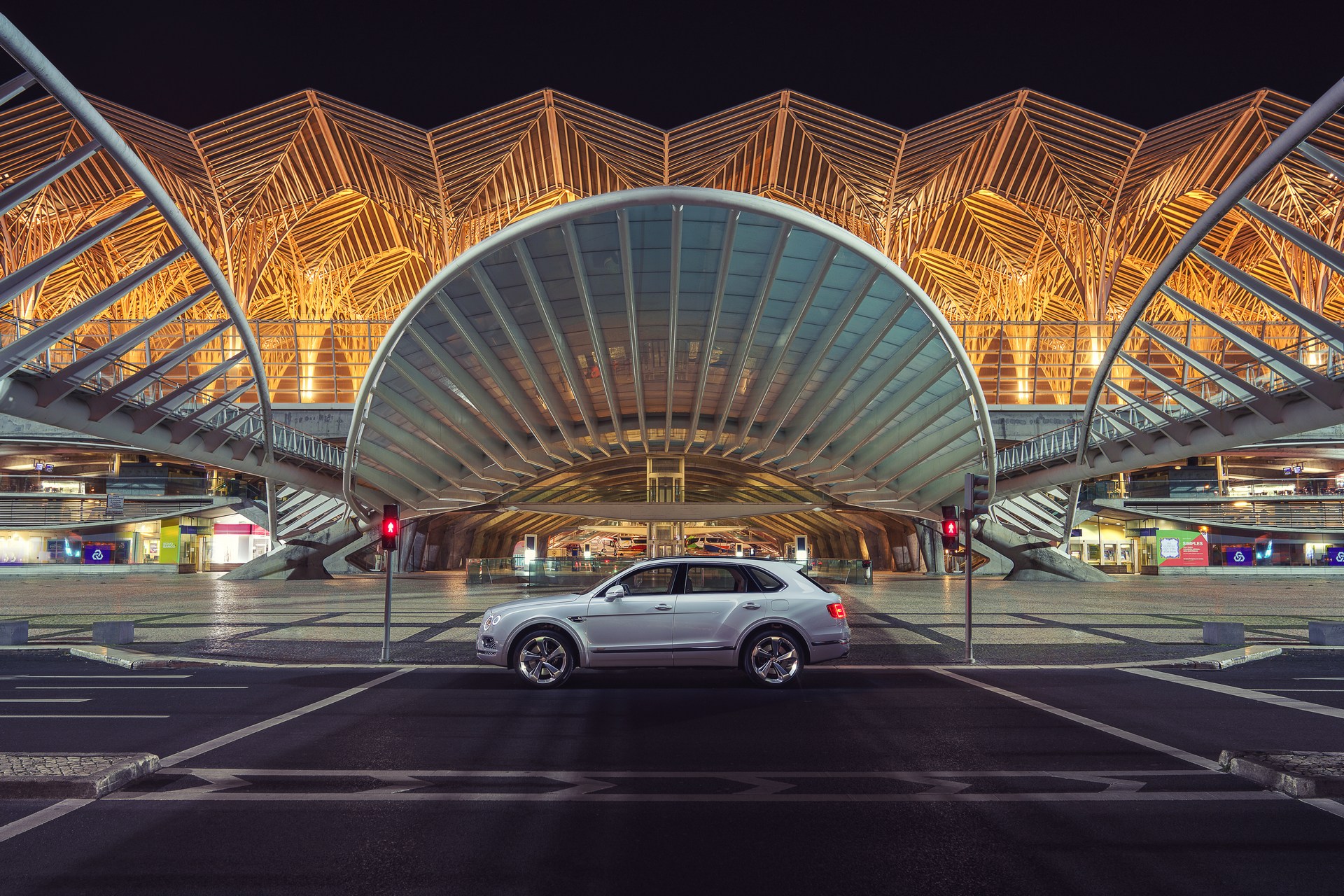 Bentley-Bentayga-Hybrid-16 Bentley Bentayga Hybrid Plugs Into The Future At Geneva