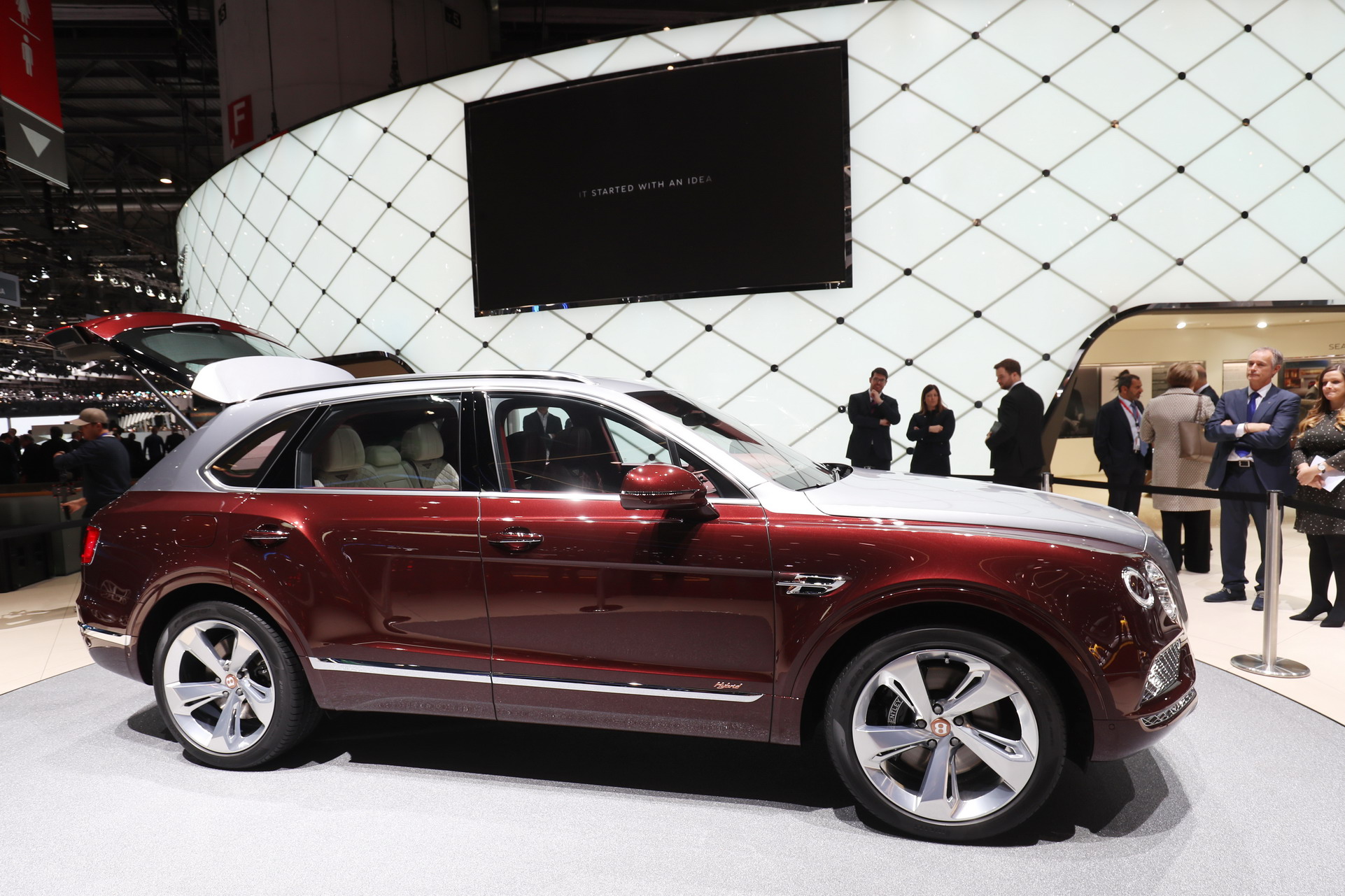 Bentley-Bentayga-Hybrid-3 Bentley Tapped Philippe Starck To Design Bentayga Hybrid’s Charger