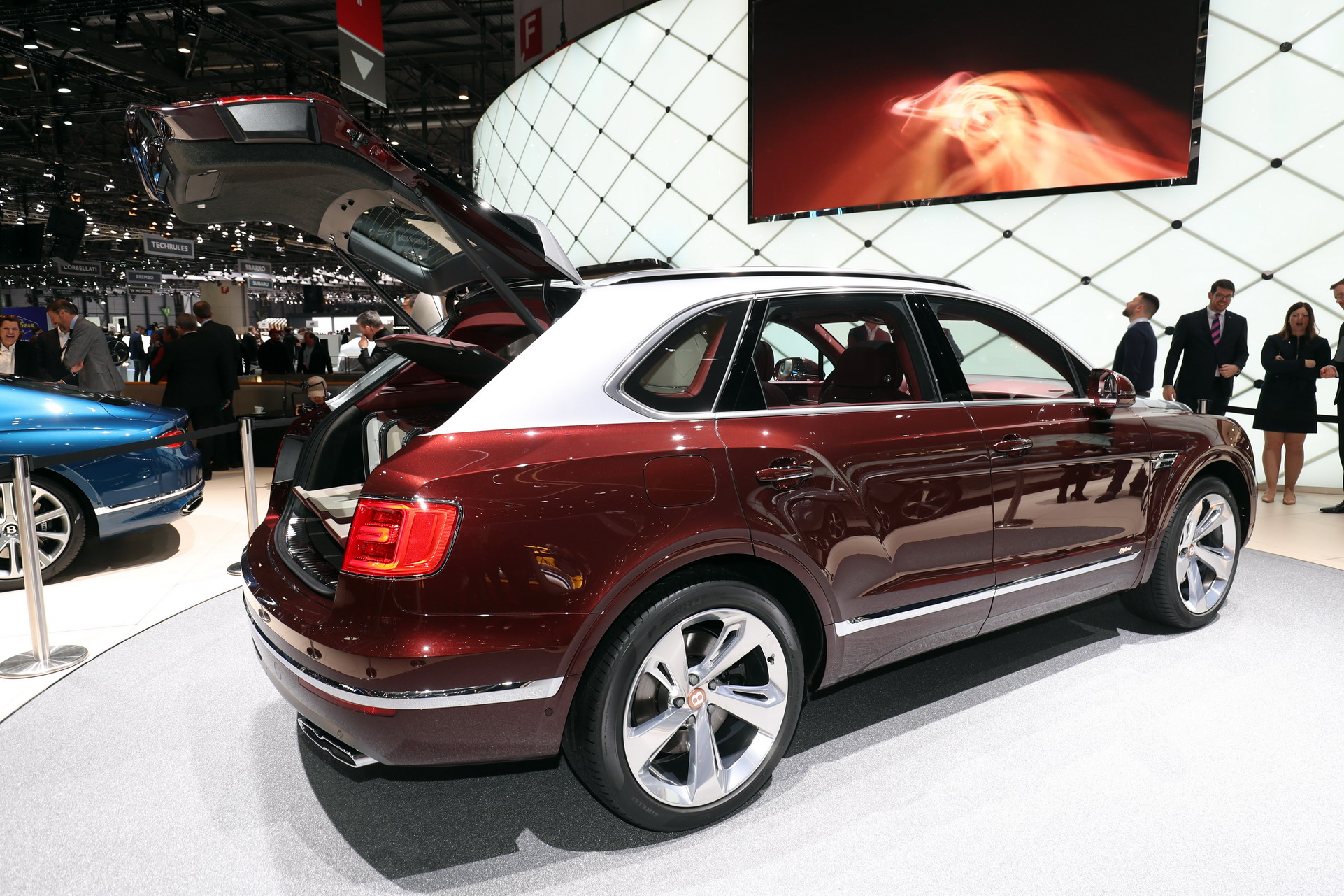 Bentley-Bentayga-Hybrid-4 Bentley Tapped Philippe Starck To Design Bentayga Hybrid’s Charger
