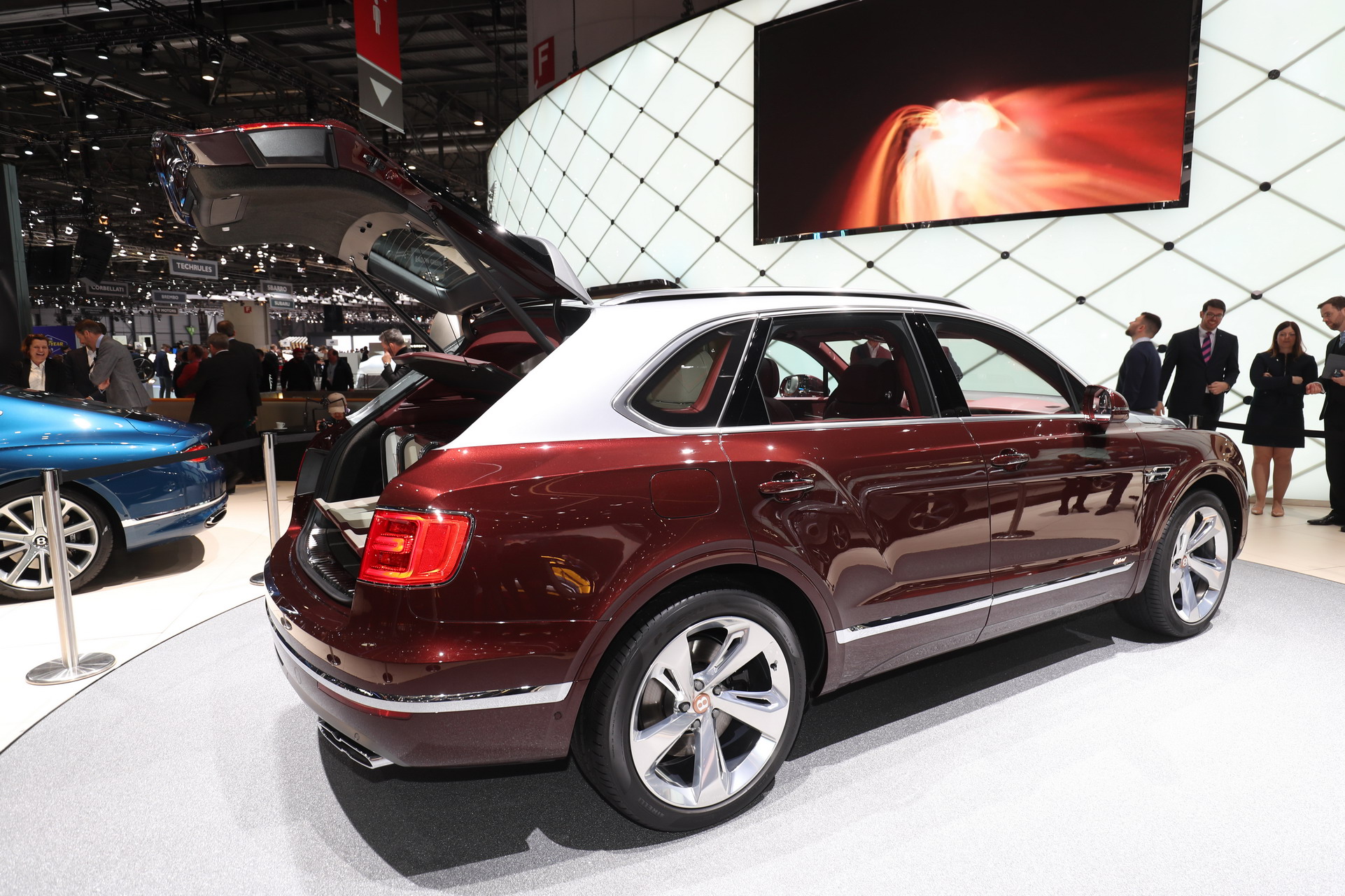 Bentley-Bentayga-Hybrid-5 Bentley Tapped Philippe Starck To Design Bentayga Hybrid’s Charger