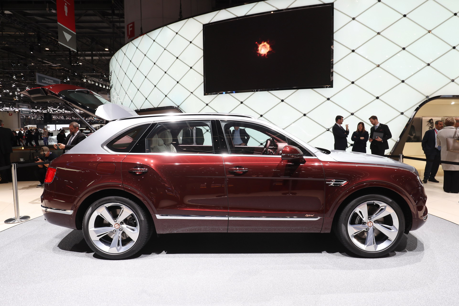 Bentley-Bentayga-Hybrid-6 Bentley Tapped Philippe Starck To Design Bentayga Hybrid’s Charger