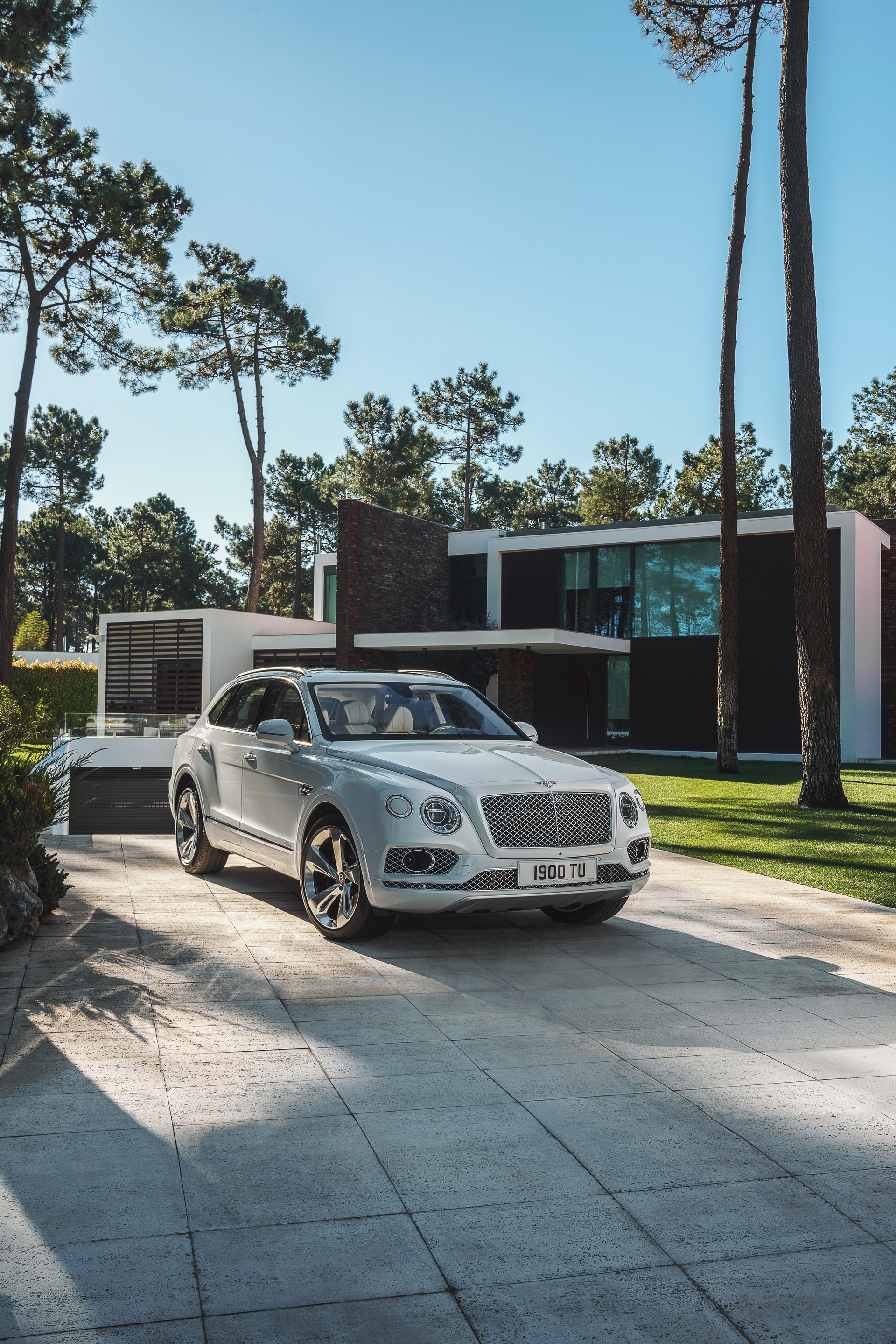 Bentley-Bentayga-Hybrid-6 Bentley Bentayga Hybrid Plugs Into The Future At Geneva
