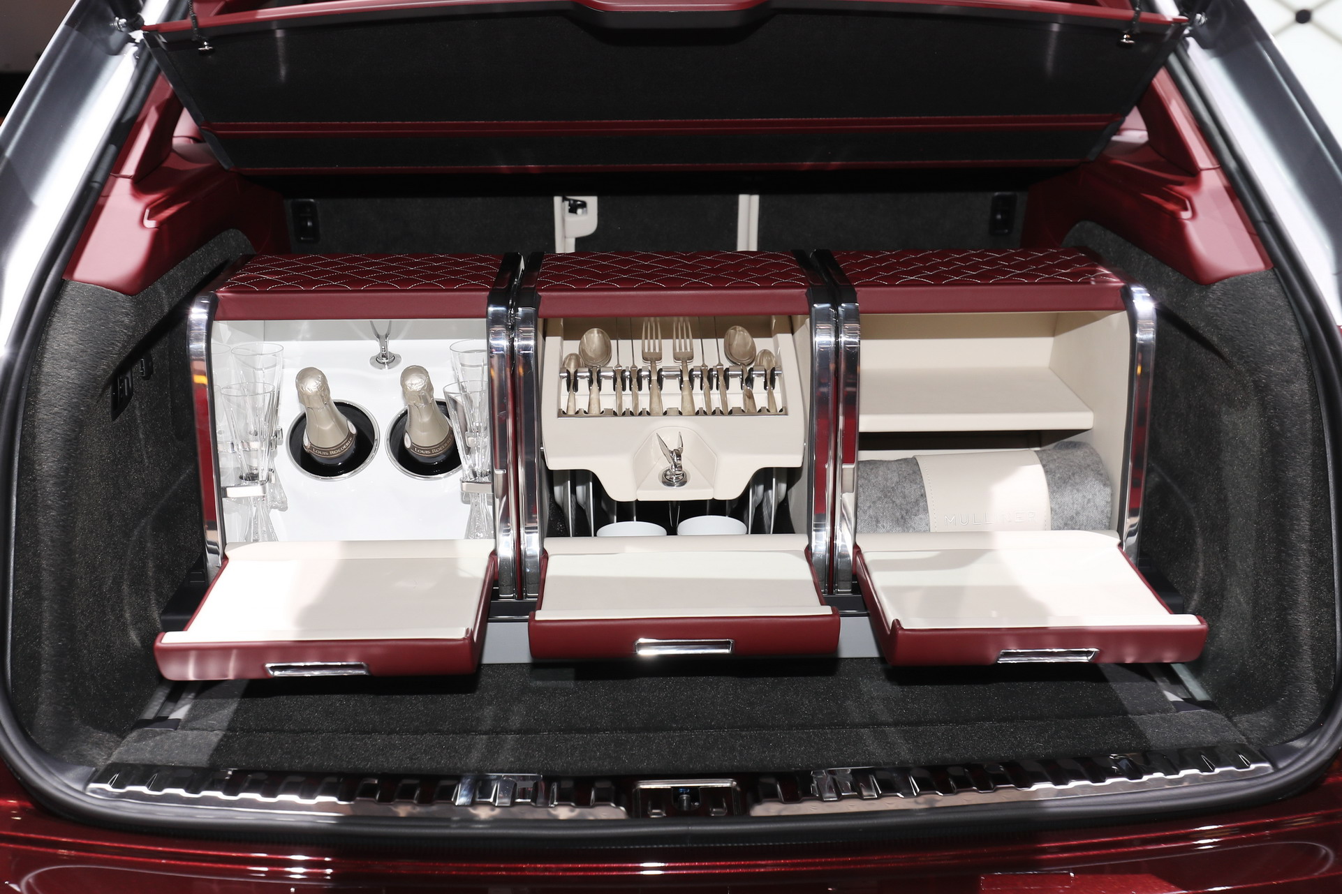 Bentley-Bentayga-Hybrid-7 Bentley Tapped Philippe Starck To Design Bentayga Hybrid’s Charger