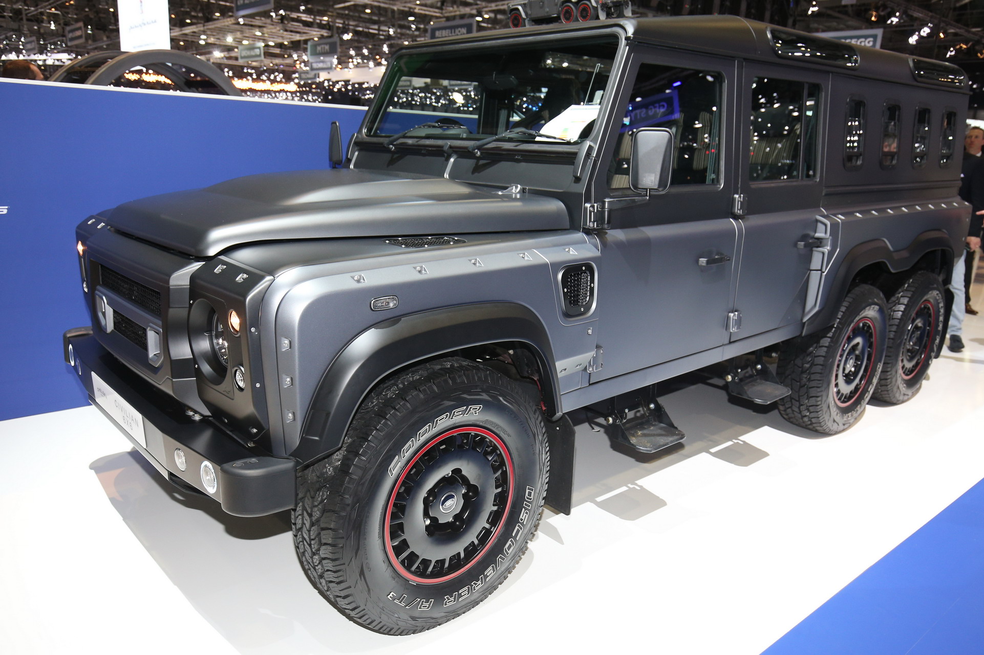 Chelsey-6x4-LR-Defender-2 Chelsea Truck Company’s Flying Huntsman Steps Into Mercedes G63 6×6’s Shadow