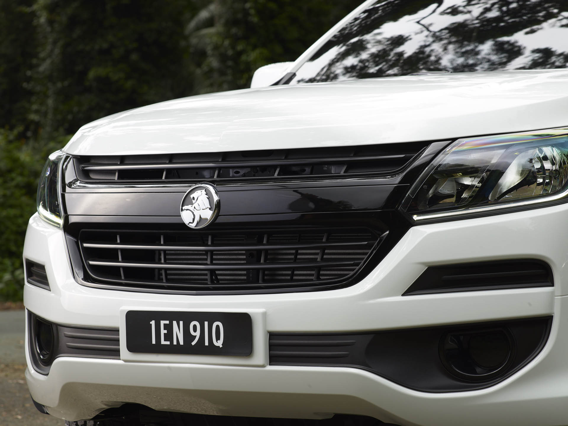 Colorado LS-X Grille copy Holden Colorado LSX Launches Down Under All Murdered Out