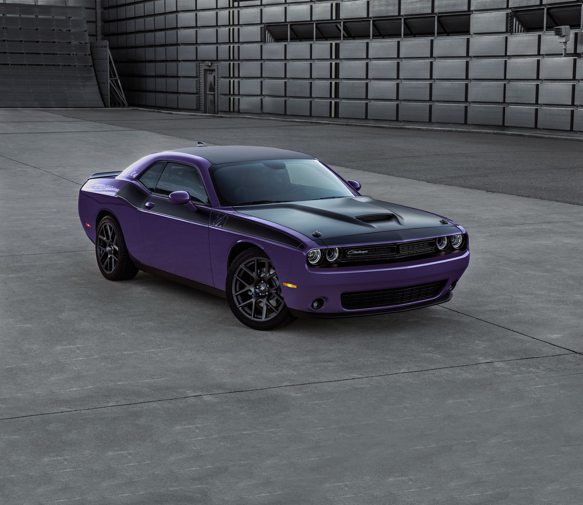 Dodge-Challenger-3 2018 Dodge Challenger Gets Retro Colors And A New Shakedown Package