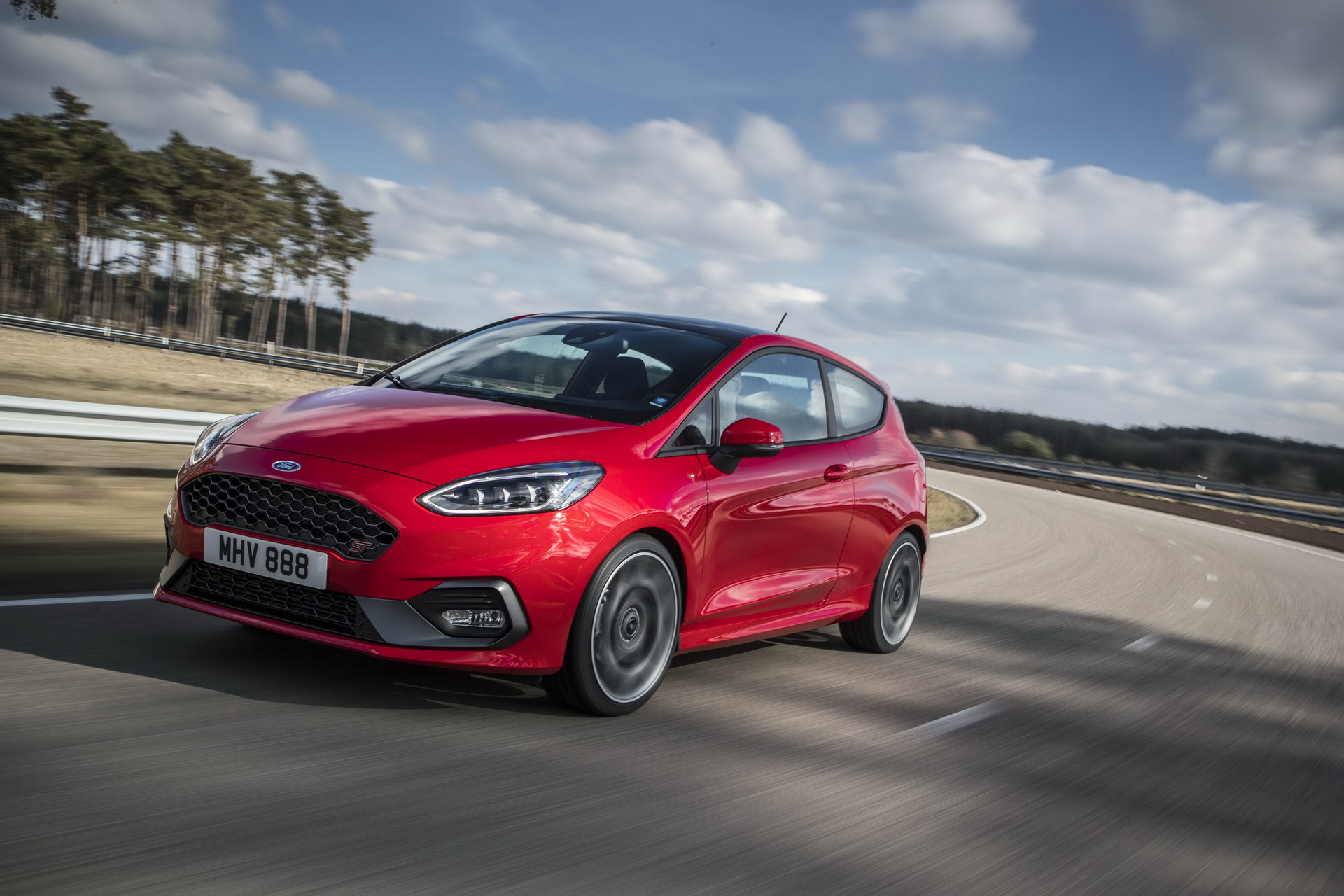 FORD_2018_FIESTA_ST__08 Hot New 2018 Ford Fiesta ST To Be Offered With LSD And Launch Control