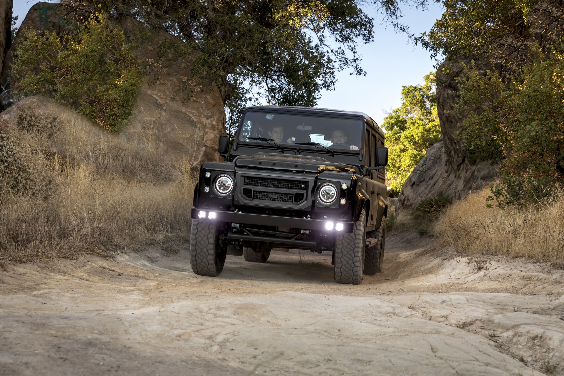 Fusion-Defender-1 Land Rover Defender Gets An LS3 V8 Upgrade From Fusion