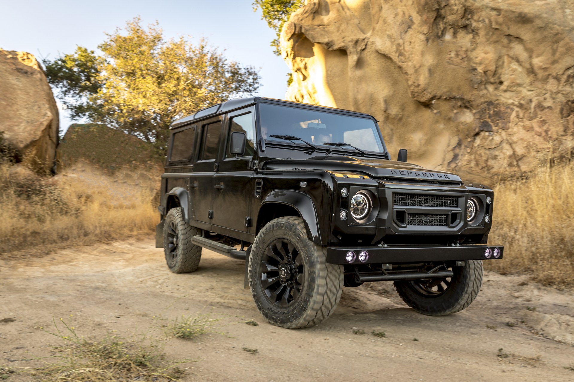Fusion-Defender-3 Land Rover Defender Gets An LS3 V8 Upgrade From Fusion