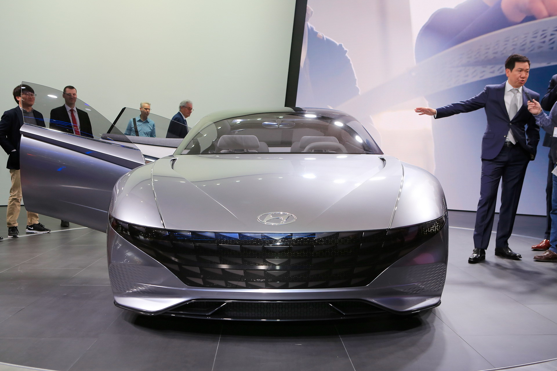 Hyundai Le Fil Rouge-1 Hyundai Le Fil Rouge Concept Brings Mathematical Perfection To Geneva