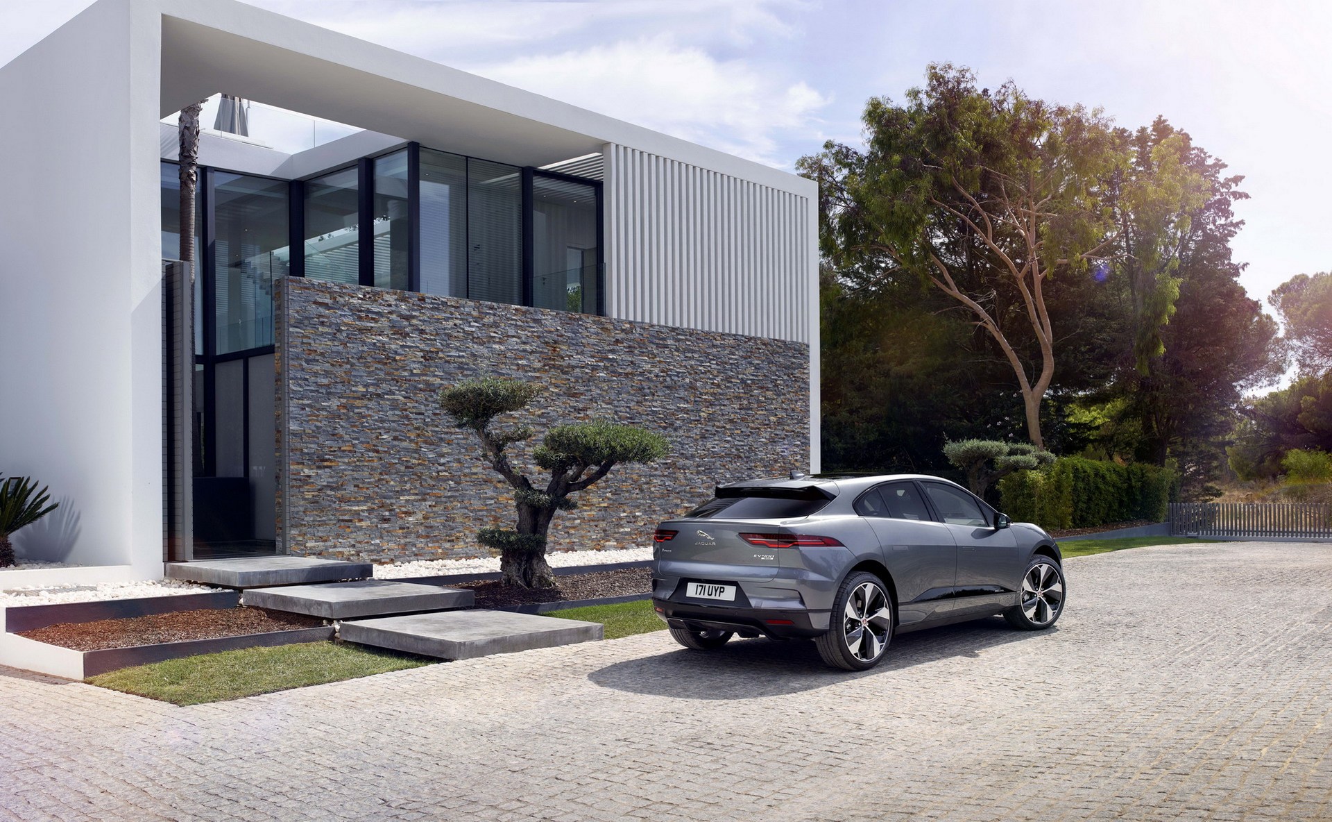 Jaguar-I-Pace-9 2019 Jaguar I-Pace Configuator Reveals A Host Of High-Tech Options