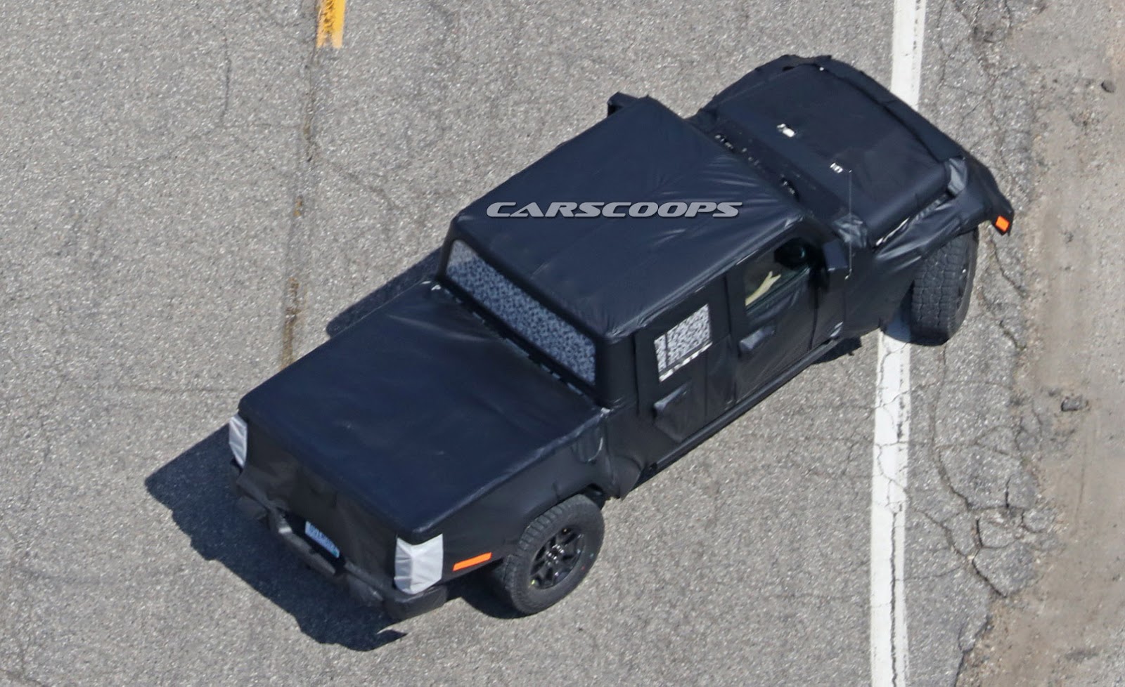 Jeep-Pickup-Truck-11 Jeep Scrambler Pickup Should Arrive At Dealerships By April 2019