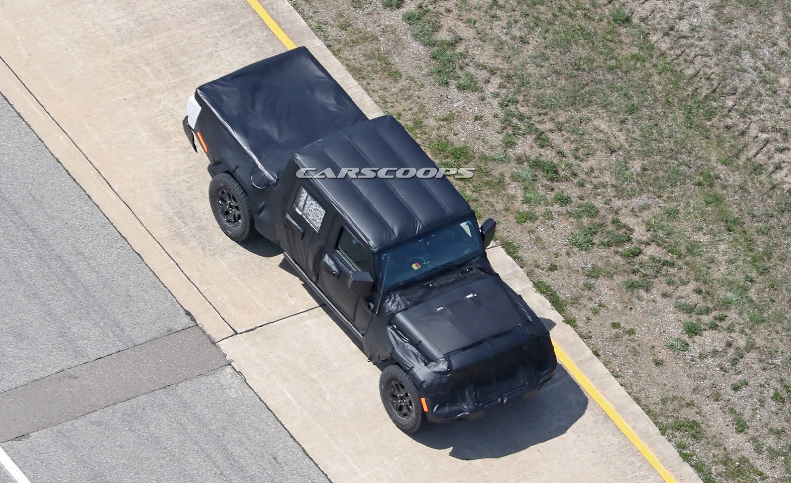 Jeep-Pickup-Truck-4 Jeep Scrambler Pickup Should Arrive At Dealerships By April 2019