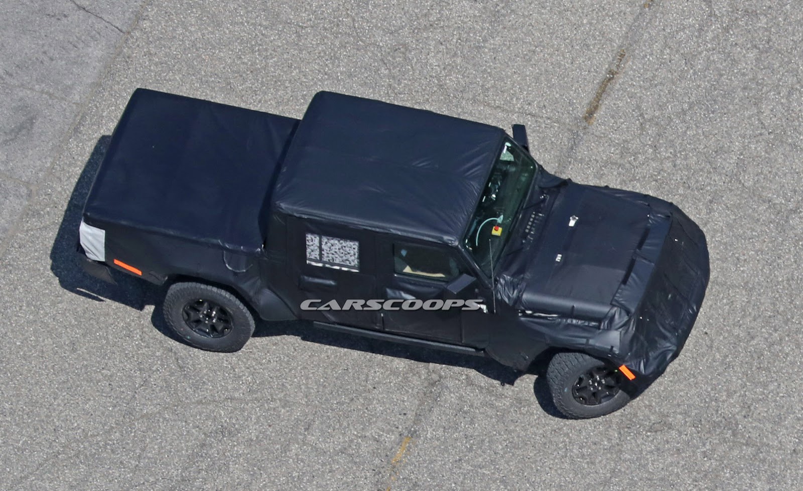 Jeep-Pickup-Truck-9 Jeep Scrambler Pickup Should Arrive At Dealerships By April 2019