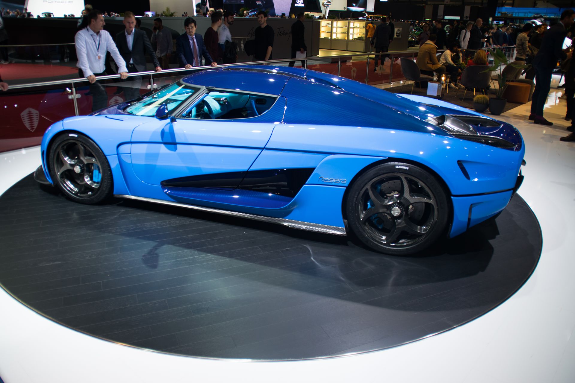 Koenigsegg-Regera-1 Tri-Tone Blue Koenigsegg Regera Is A Chin-Scratcher