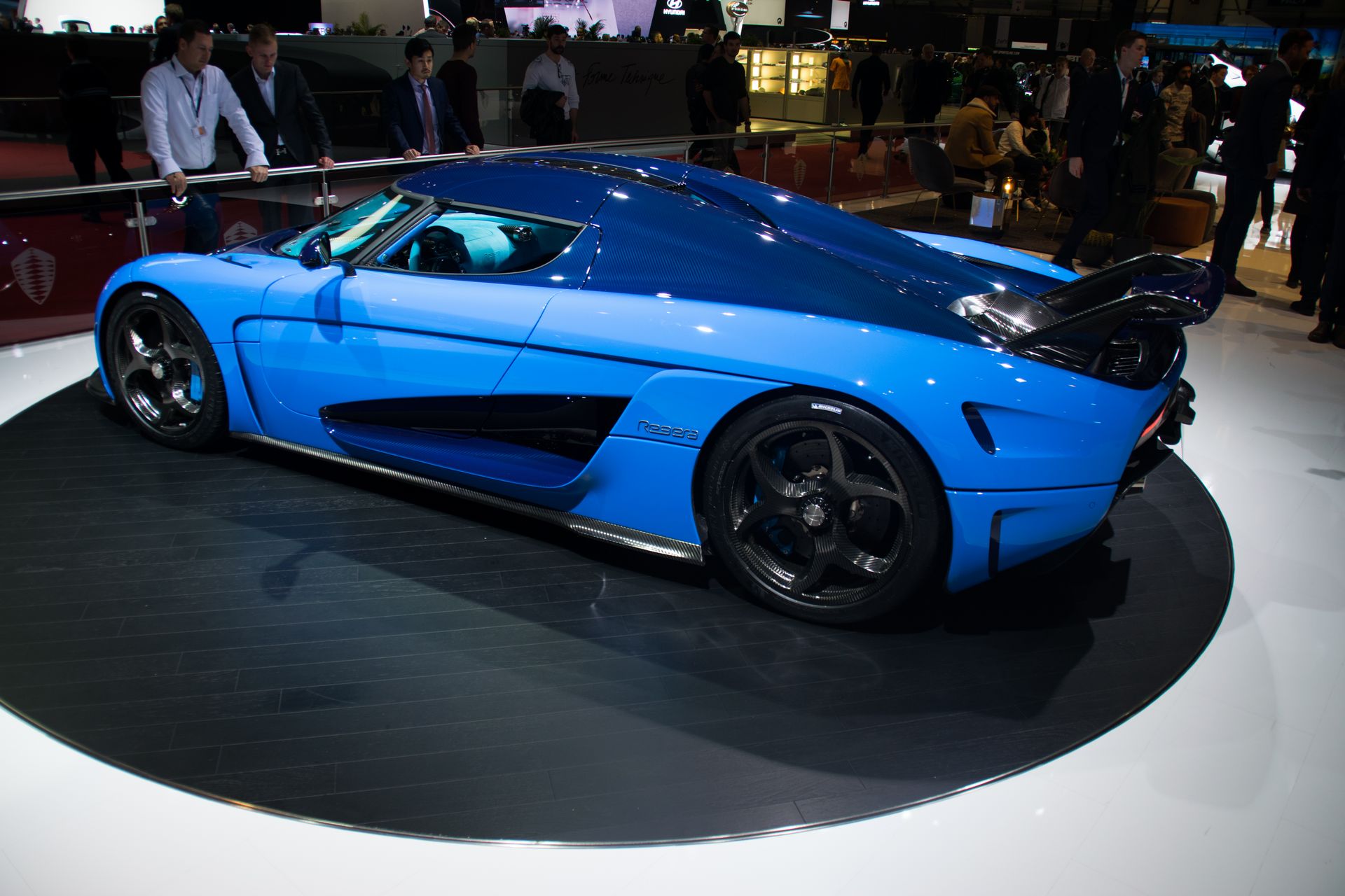 Koenigsegg-Regera-2 Tri-Tone Blue Koenigsegg Regera Is A Chin-Scratcher