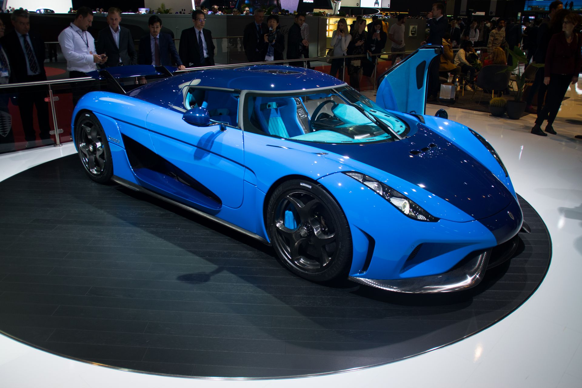 Koenigsegg-Regera-8 Tri-Tone Blue Koenigsegg Regera Is A Chin-Scratcher