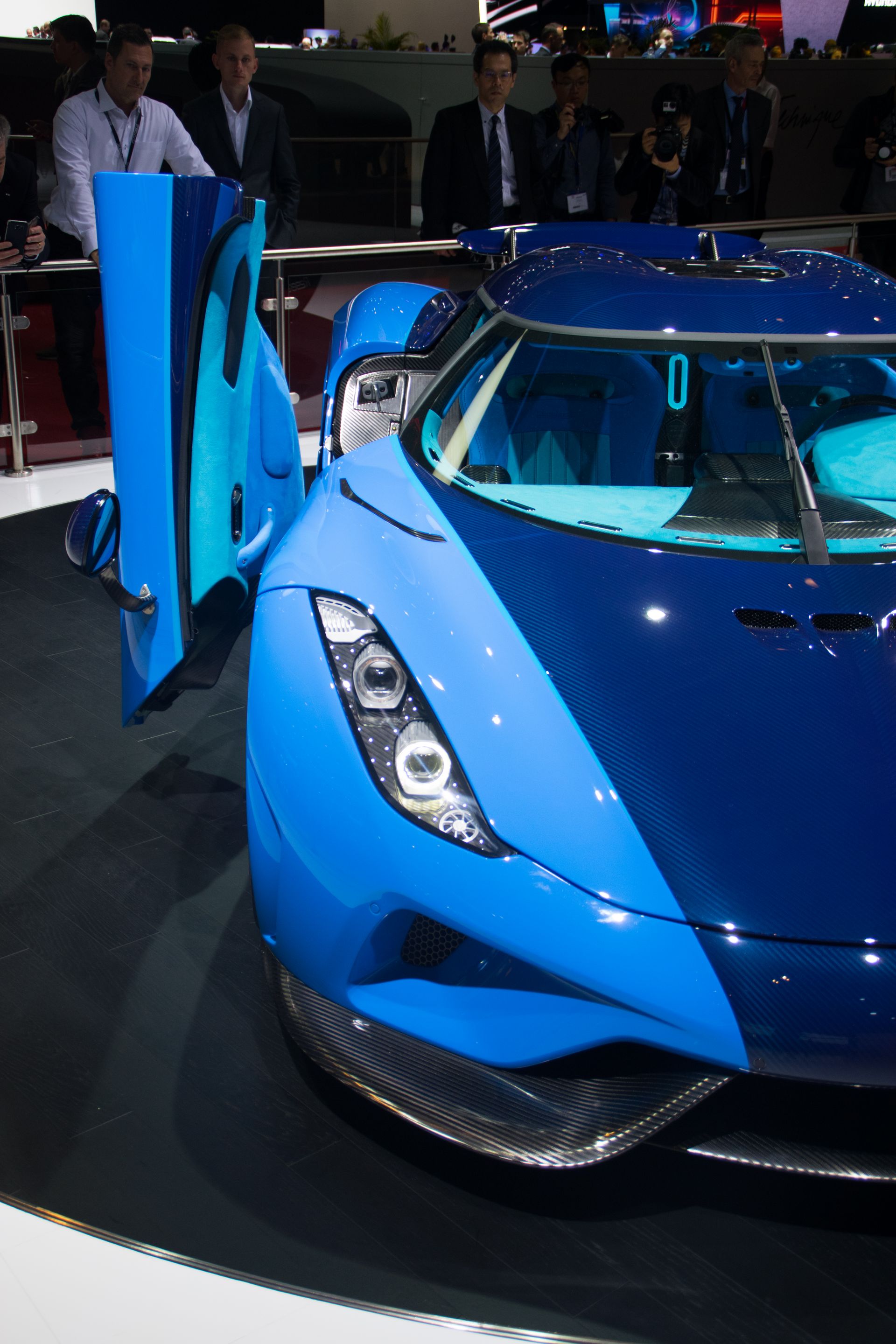 Koenigsegg-Regera-9 Tri-Tone Blue Koenigsegg Regera Is A Chin-Scratcher