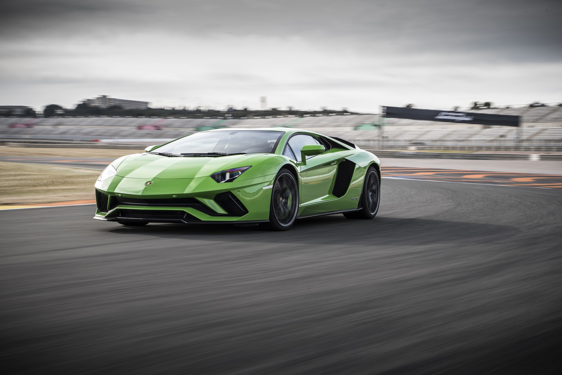 Lamborghini-Aventador-5 Lamborghini Aventador Successor Could Be A Plug-In Hybrid