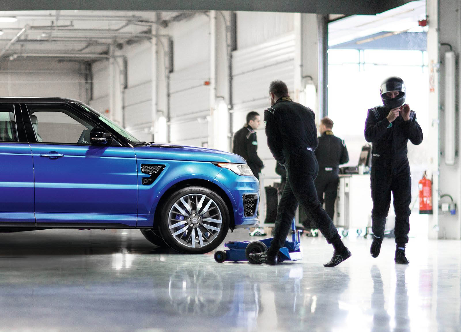 Land_Rover-Range_Rover_Sport_SVR-2015-1600-ac Land Rover Could Be Preparing A Stripped-Out Range Rover Sport SVR
