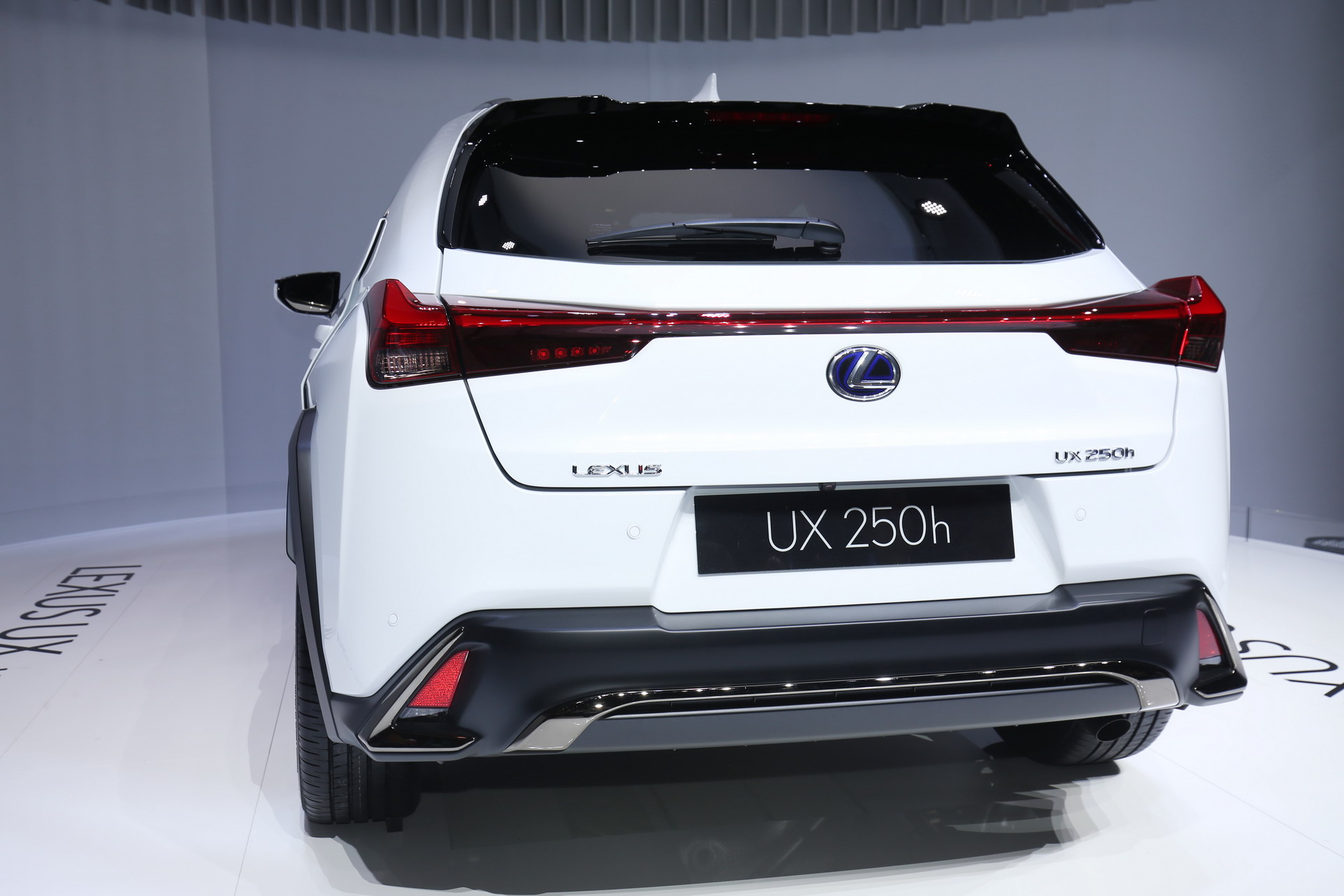 Lexus-UX-Genf-5 Lexus UX Joins The Increasingly Crowded Small Luxury SUV Niche