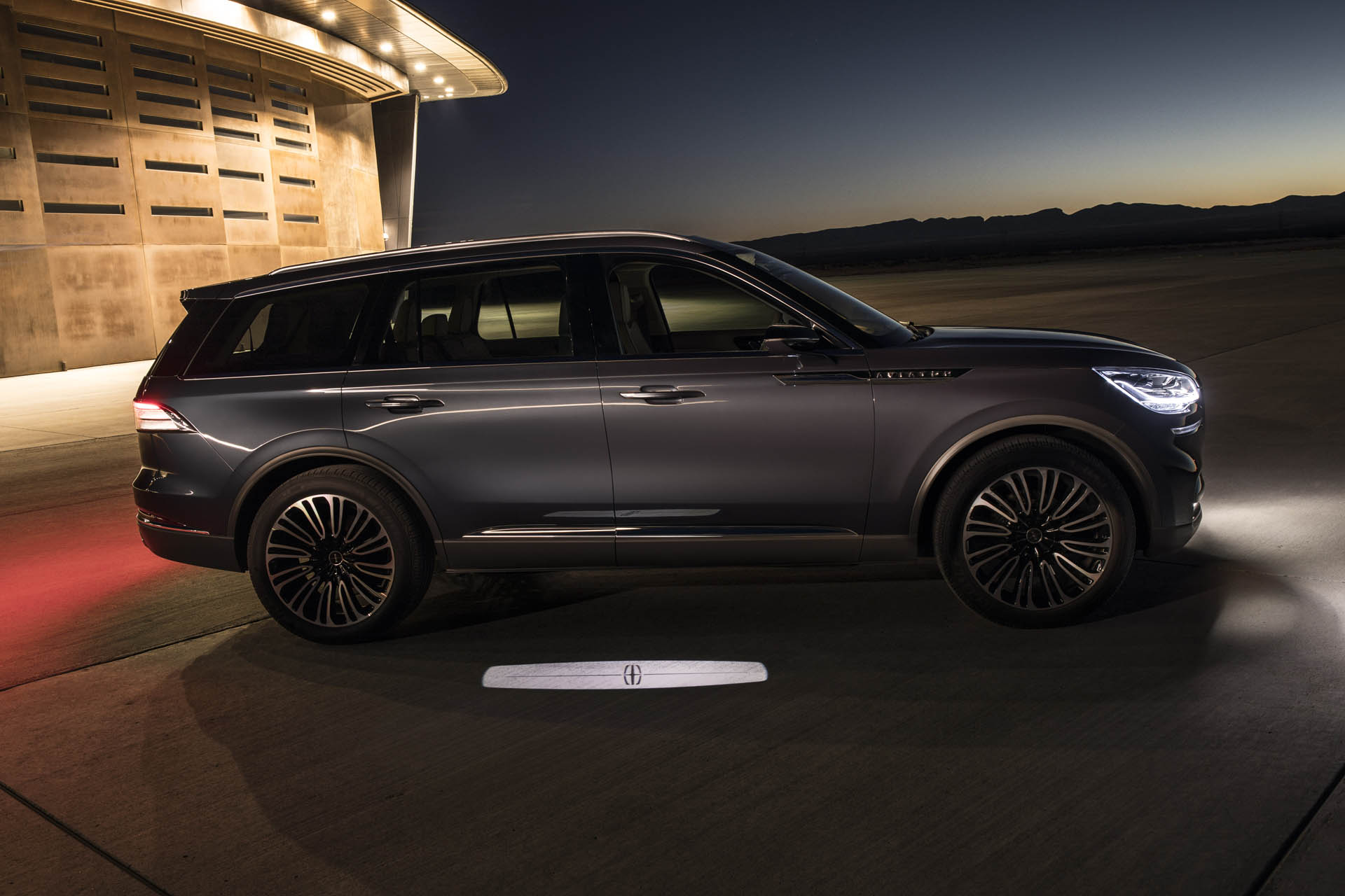 Lincoln Aviator Lincoln Aviator Forecasts An Elegant Three-Row Plug-In Hybrid