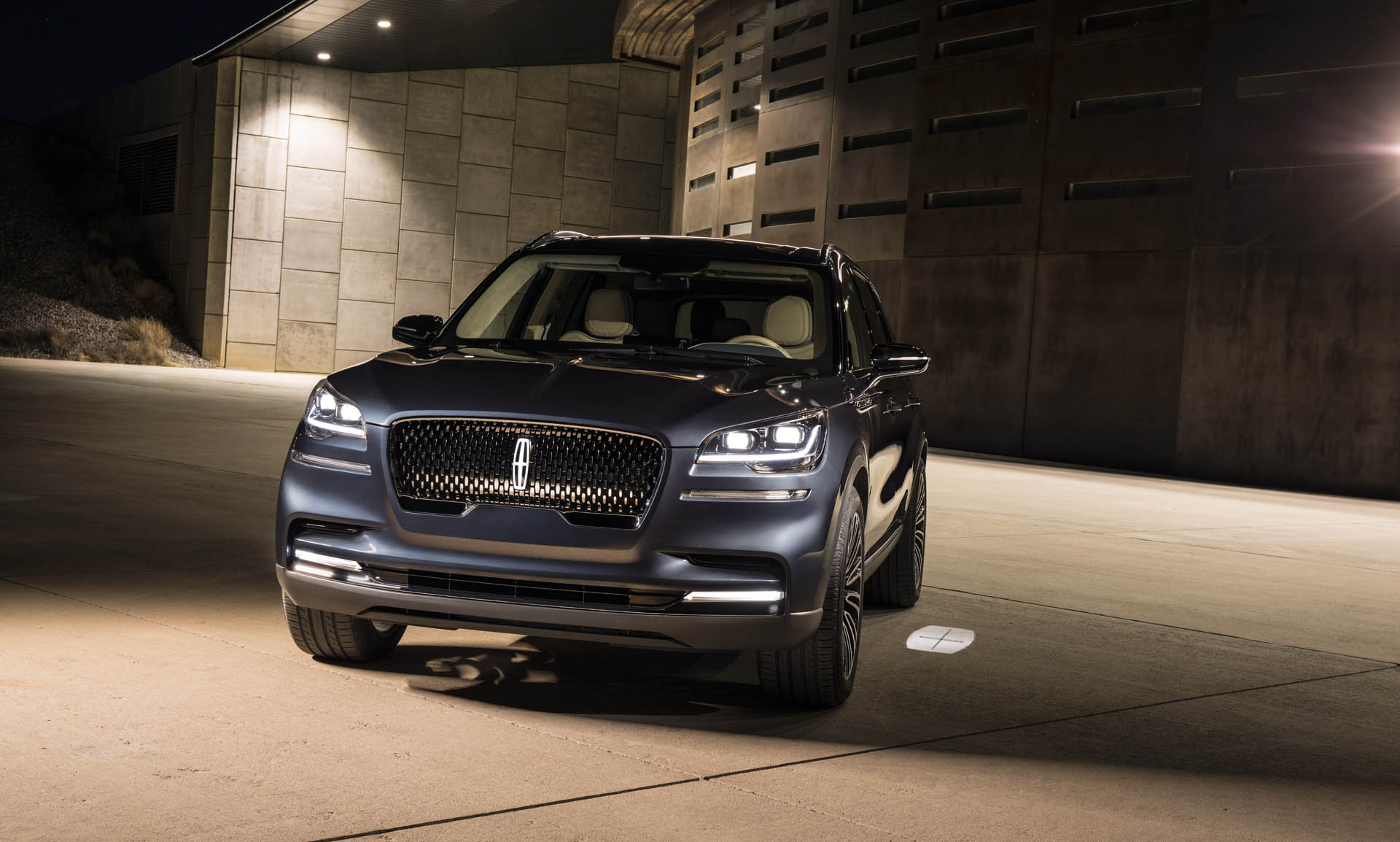 Lincoln Aviator Lincoln Aviator Forecasts An Elegant Three-Row Plug-In Hybrid