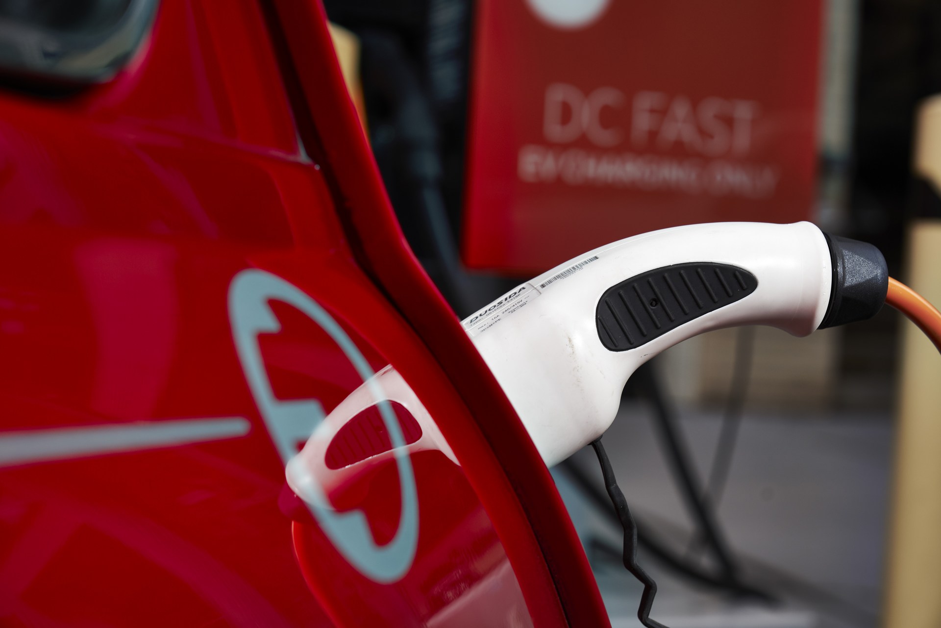 MINI-EV-1 MINI Goes Old School With A One-Off Electric Classic Cooper